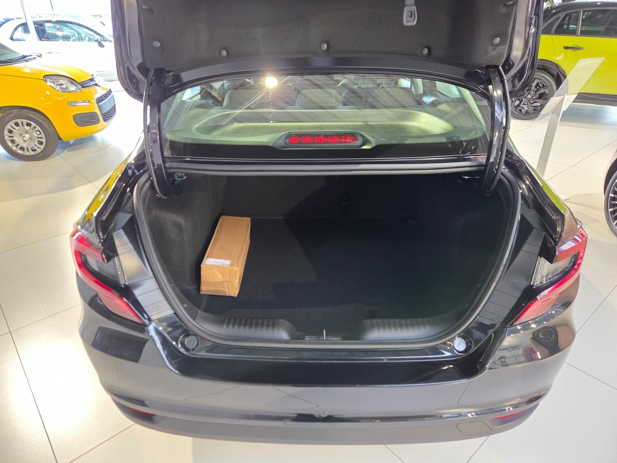 Fiat Tipo SEDAN 1.6 MULTIJET 130 CV (2025) - Foto 5