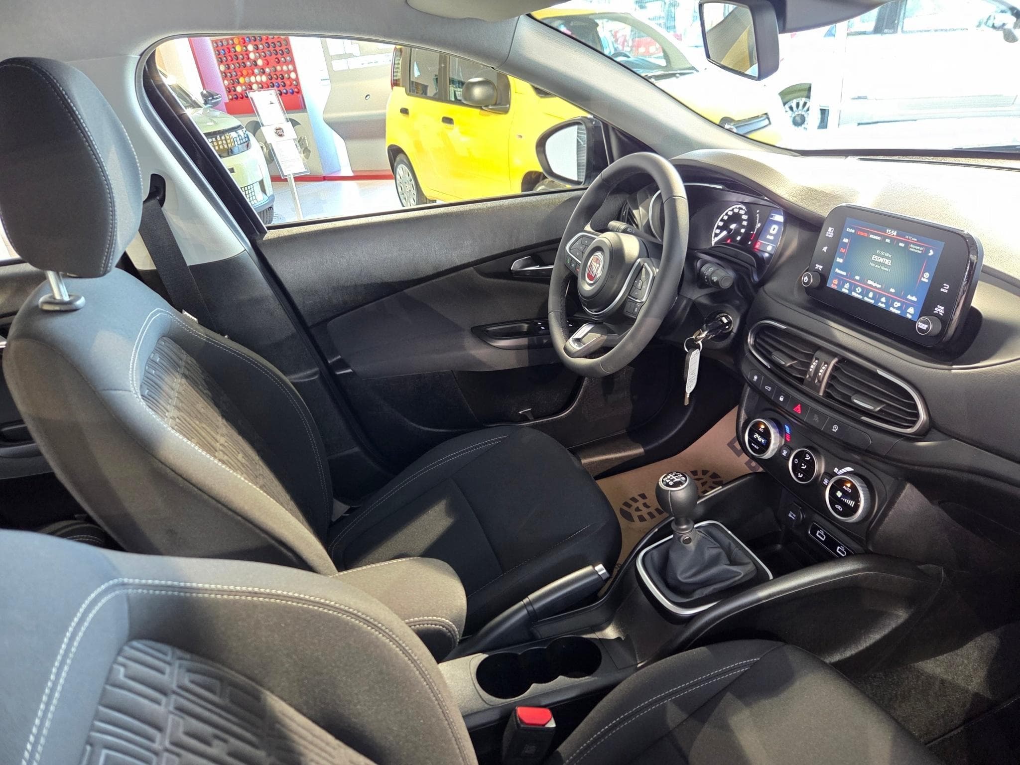 Fiat Tipo SEDAN 1.6 MULTIJET 130 CV (2025) - Foto 6