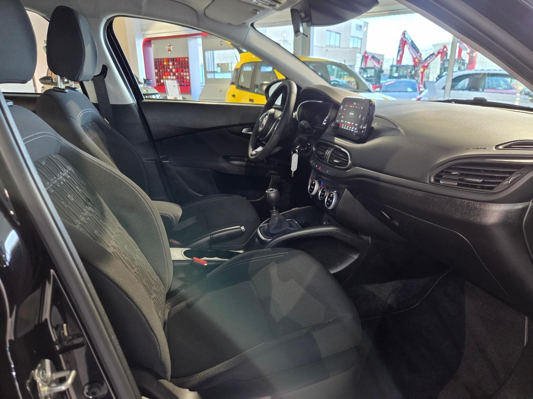 Fiat Tipo SEDAN 1.6 MULTIJET 130 CV (2025) - Foto 7