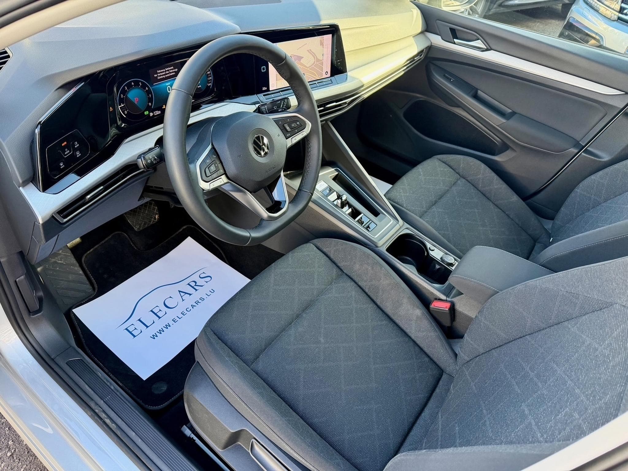 VW Golf VIII 1.0 TSI 110 DSG7 Life NAVI/CAM/ACC (2022) - Photo 7