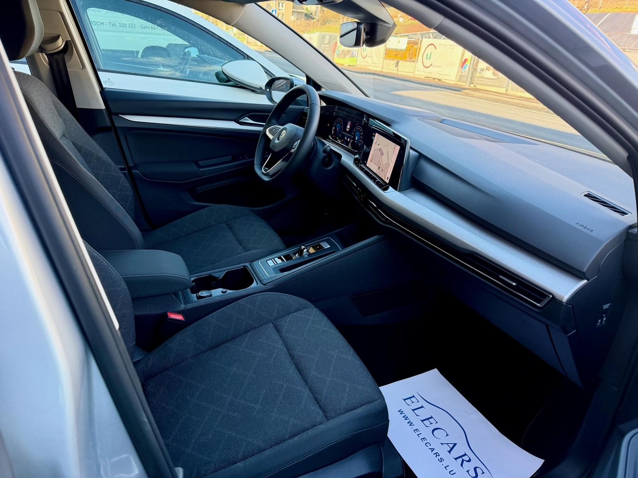 VW Golf VIII 1.0 TSI 110 DSG7 Life NAVI/CAM/ACC (2022) - Photo 9