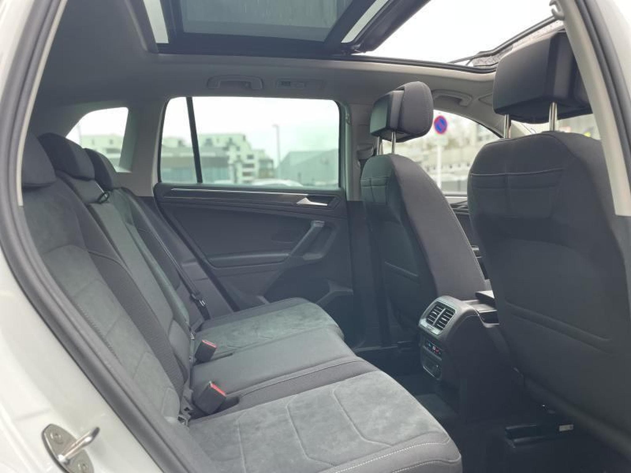 VW Tiguan Elegance 2.0 Tdi 150 DSG Toit Ouvrant (2023) - Photo 5