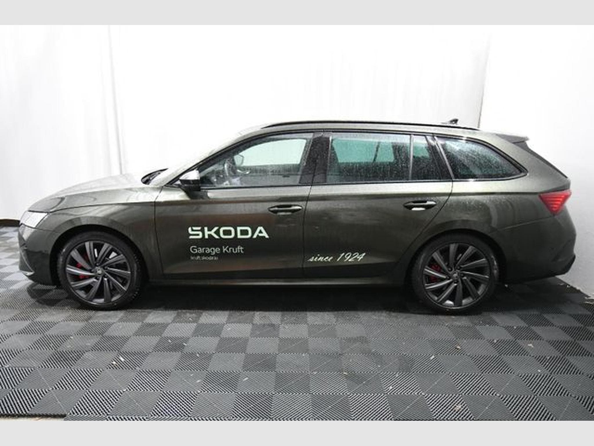 Skoda Octavia Octavia Combi 2.0 TSI DSG RS - Std.H., AHK, Kame (2025) - Photo 2
