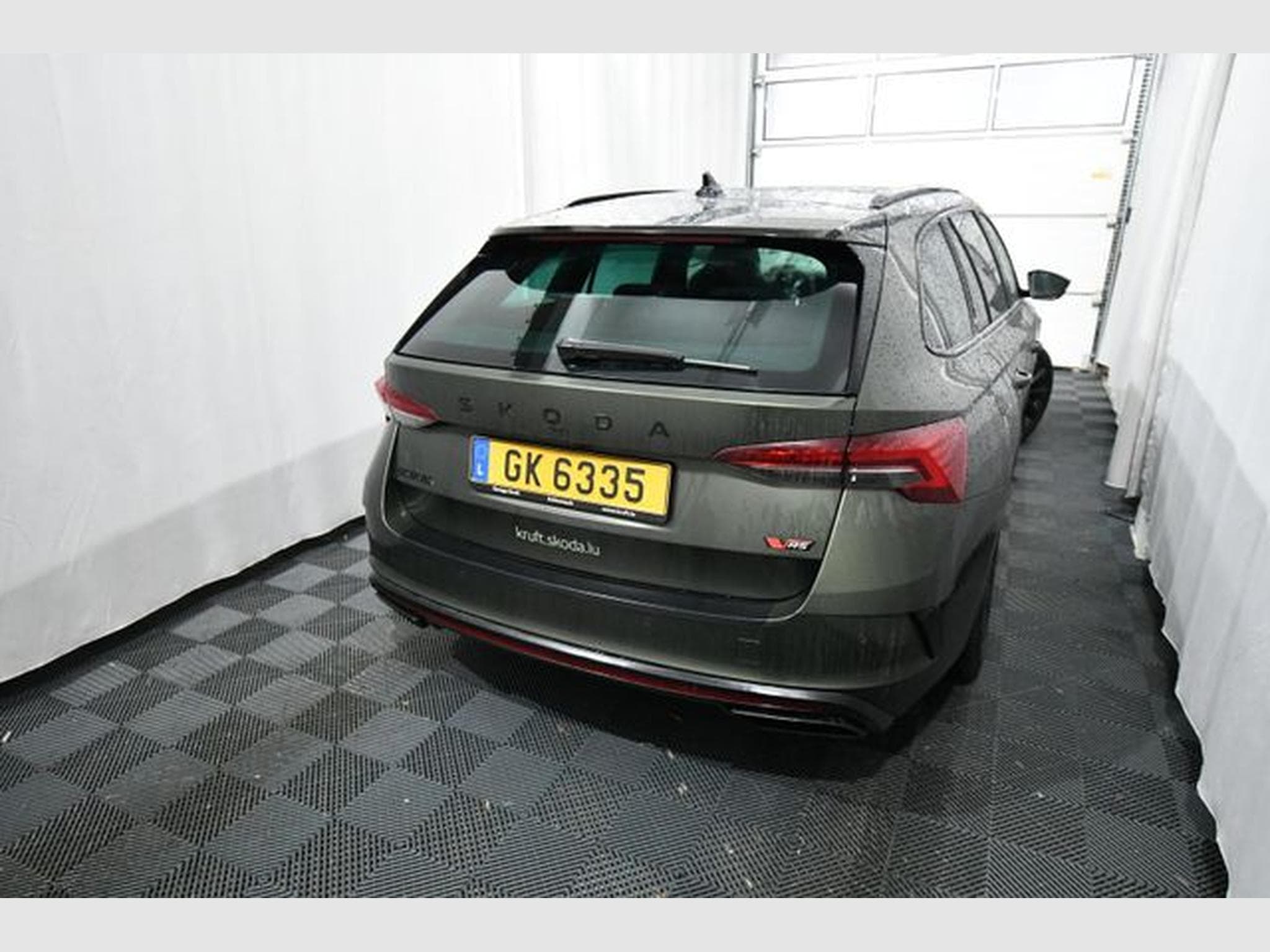 Skoda Octavia Octavia Combi 2.0 TSI DSG RS - Std.H., AHK, Kame (2025) - Photo 3