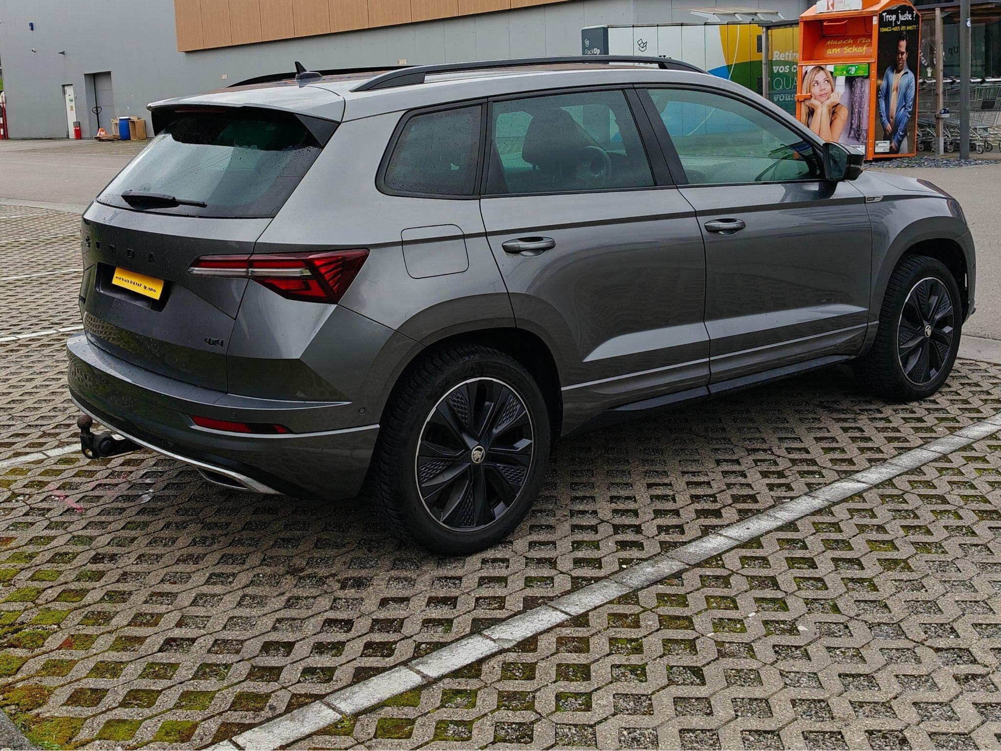 Skoda Karoq Sportline (2023) - Foto 4