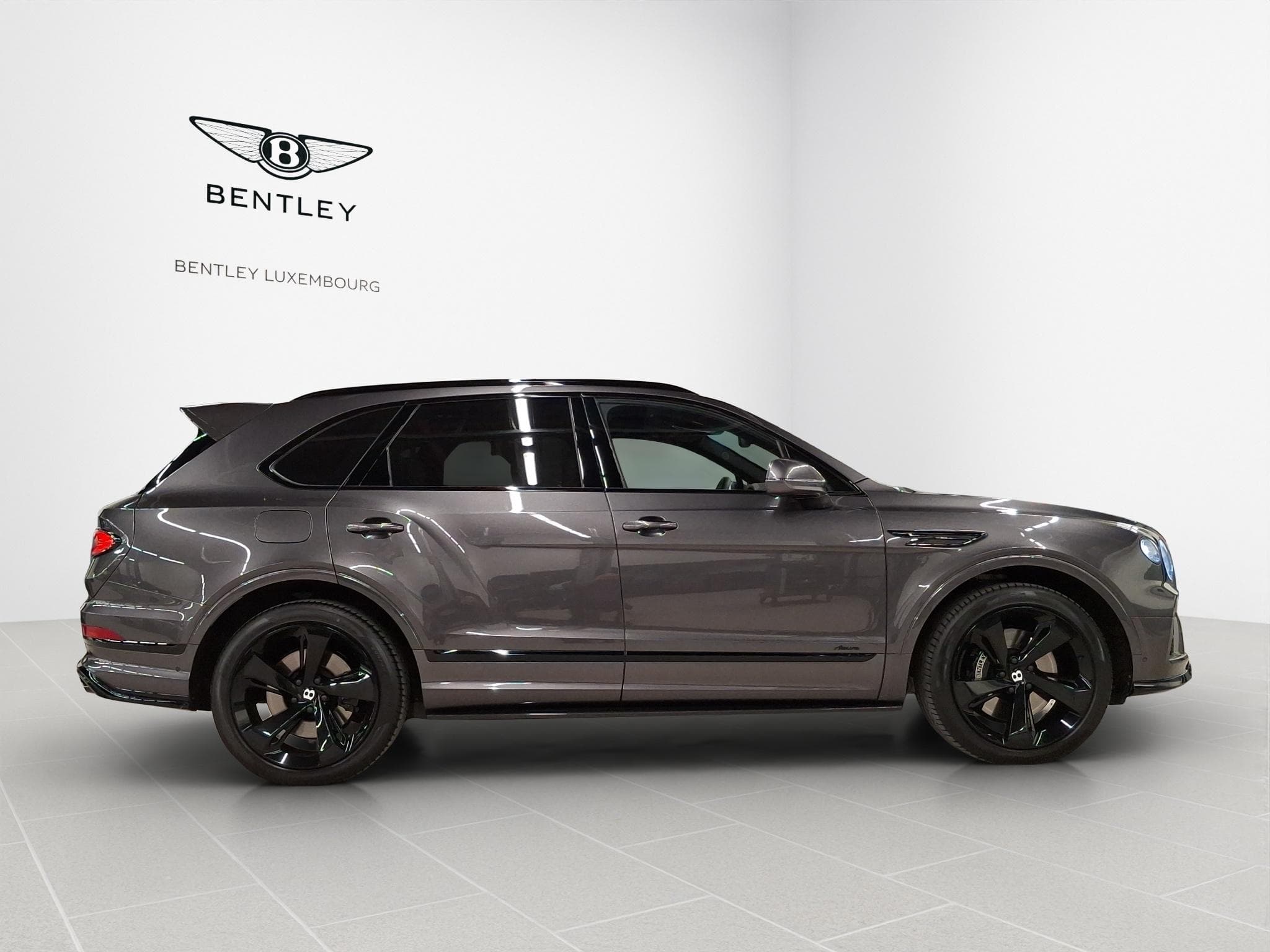 Bentley Bentayga V8 Azure (2023) - Foto 5