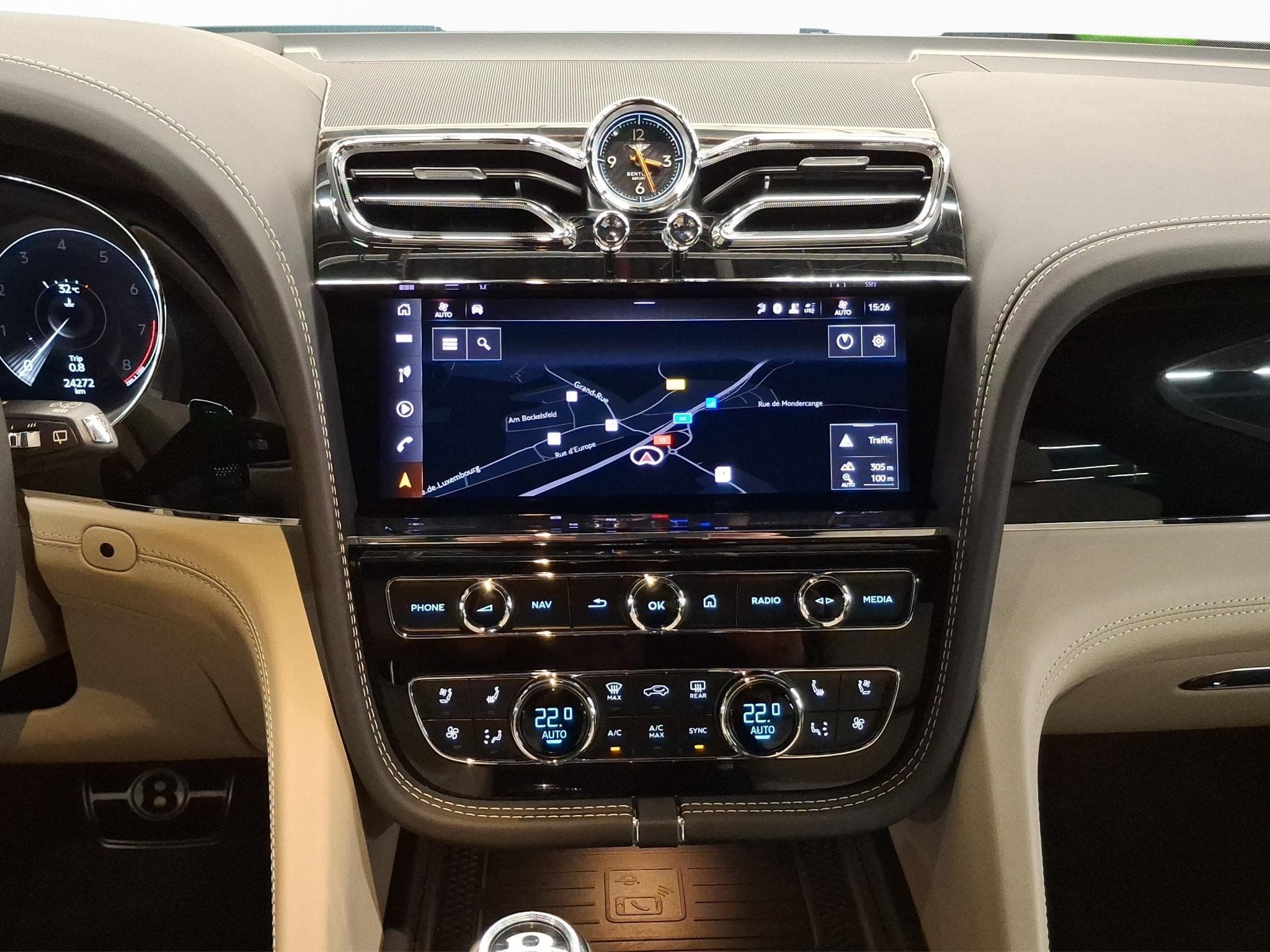 Bentley Bentayga V8 Azure (2023) - Foto 9