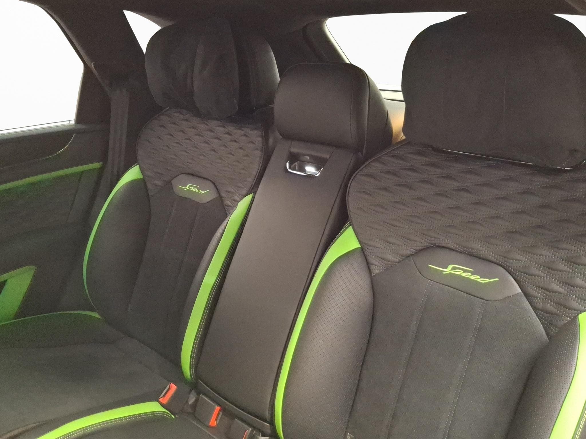 Bentley Bentayga Speed (2025) - Photo 13