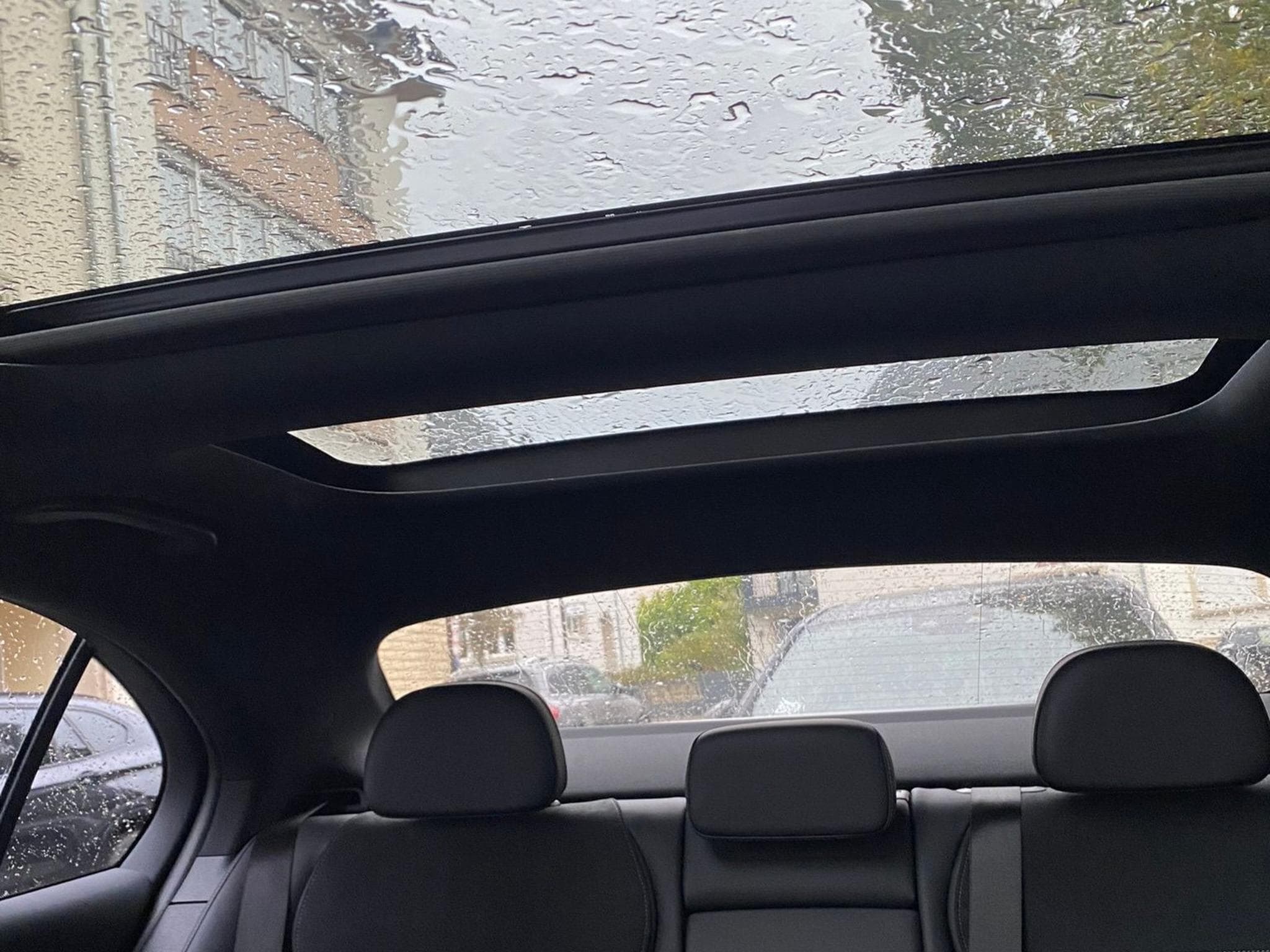 Mercedes C 300 pack AMG (2023) - Photo 4