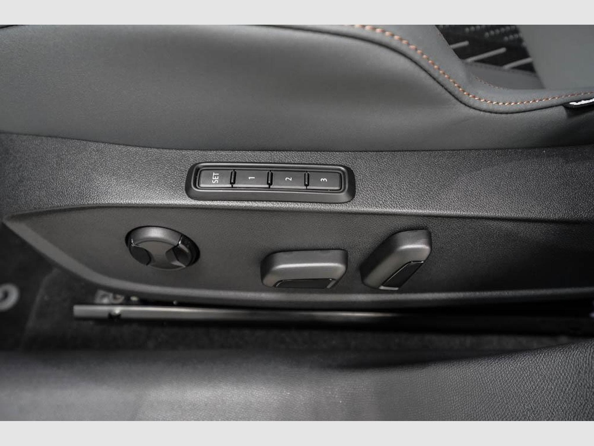 Cupra Leon ST 2,0 TSI (2025) - Foto 24