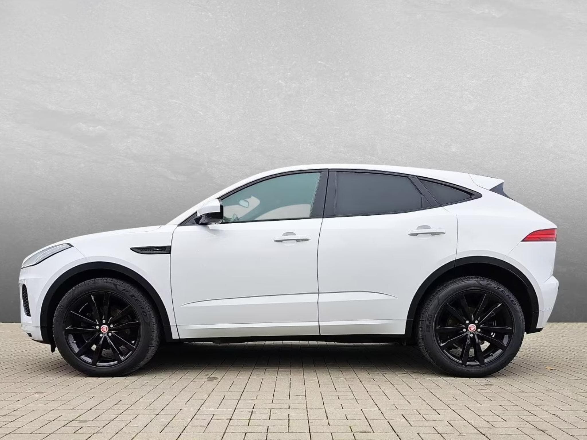 Jaguar E-Pace E-Pace 250 AWD R-Dynamic SE (2019) - Photo 1
