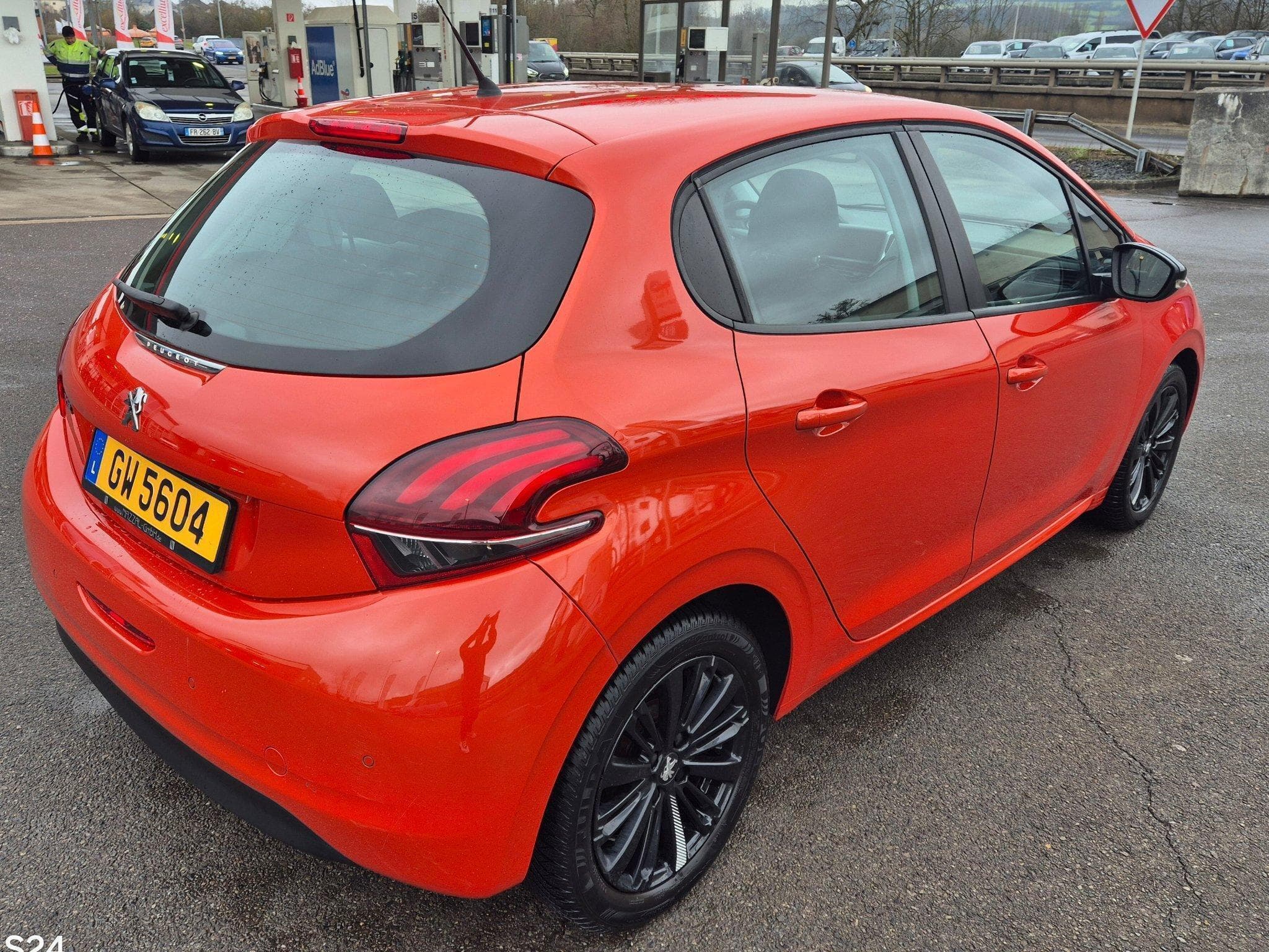 Peugeot 208 1.2 Orange Power  Restylée Sport (2015) - Foto 3