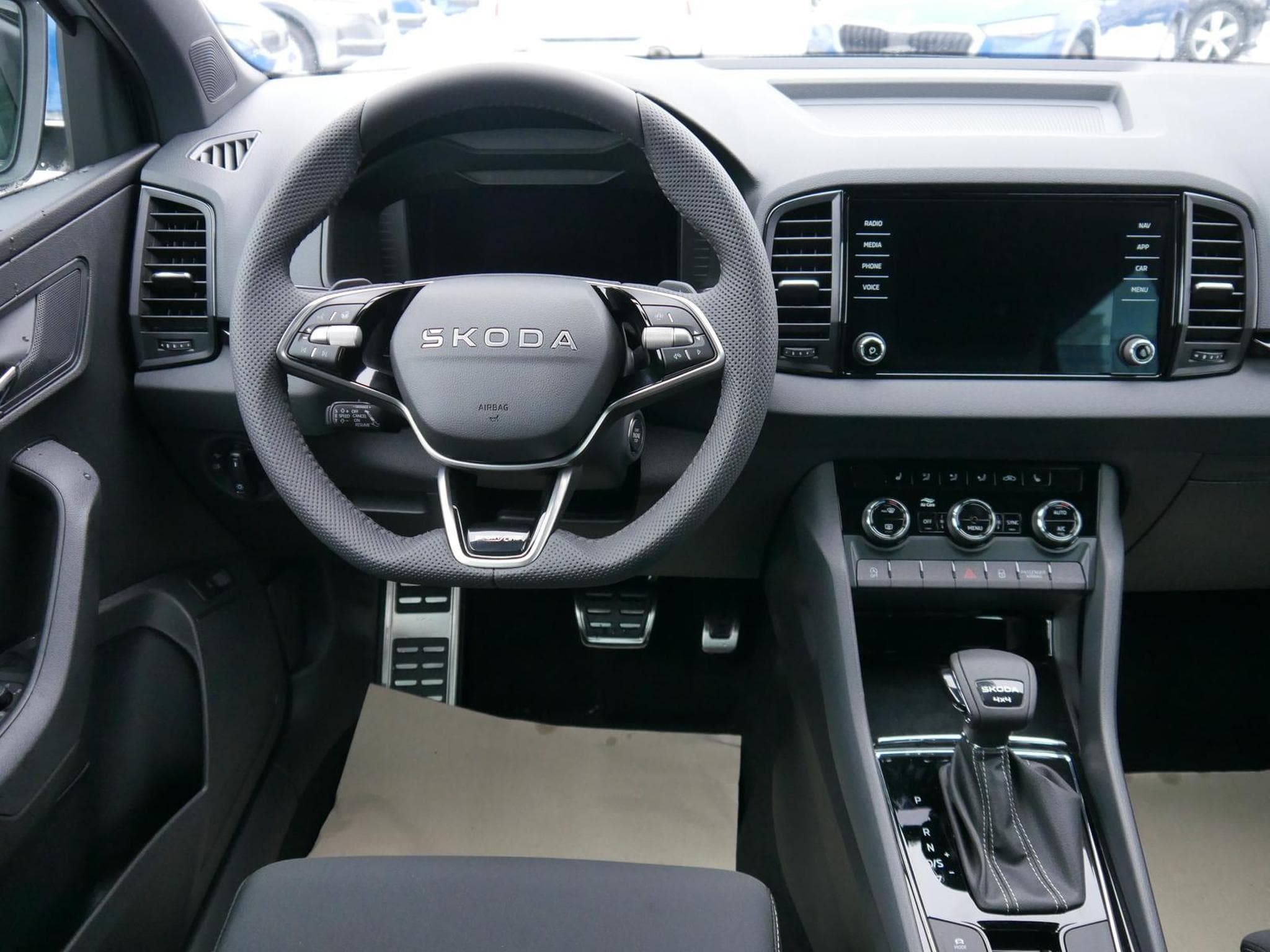 Skoda Karoq Sportline 2.0 TSI 4x4 DSG (2026) - Foto 12