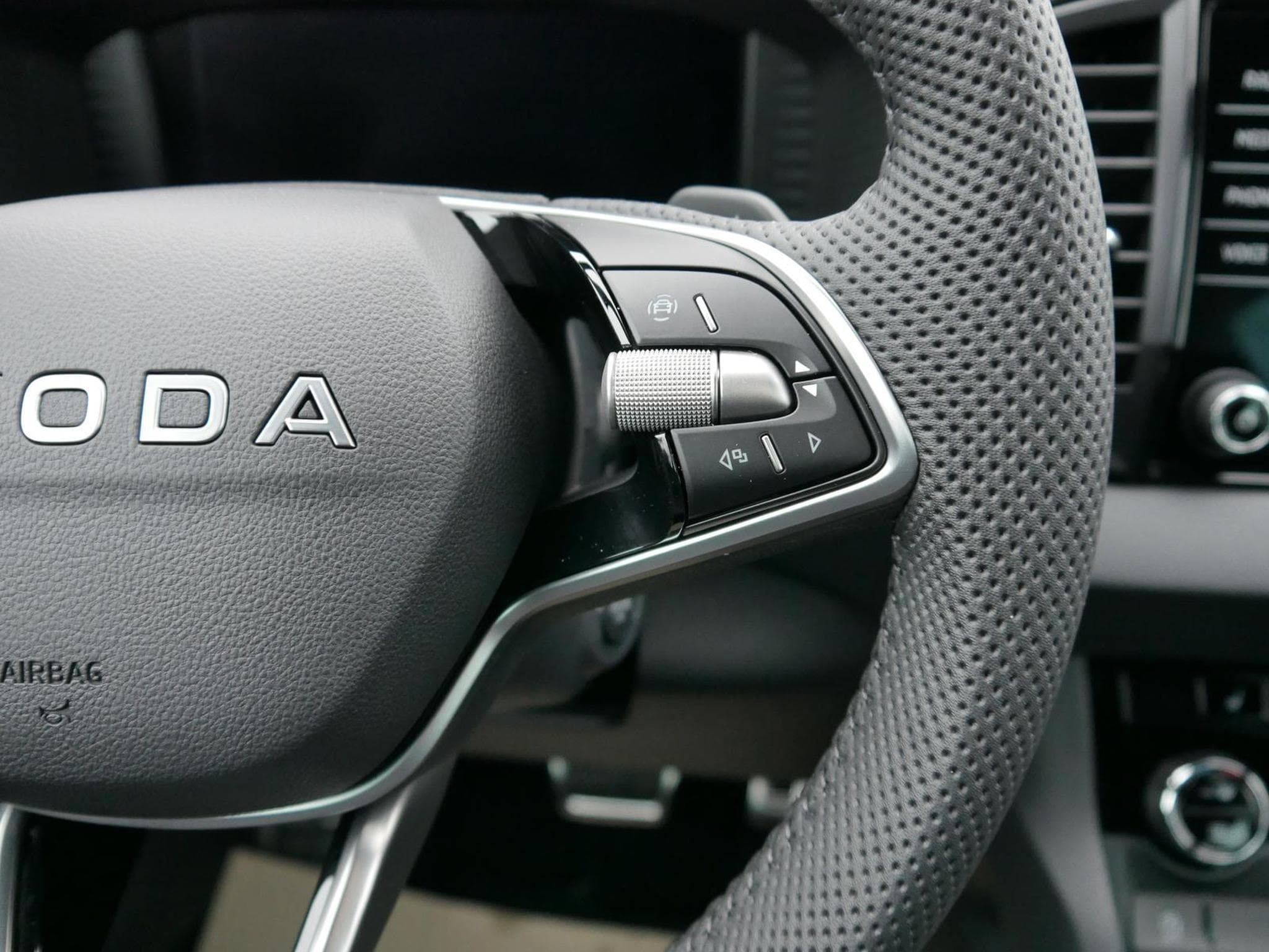 Skoda Karoq Sportline 2.0 TSI 4x4 DSG (2026) - Foto 14