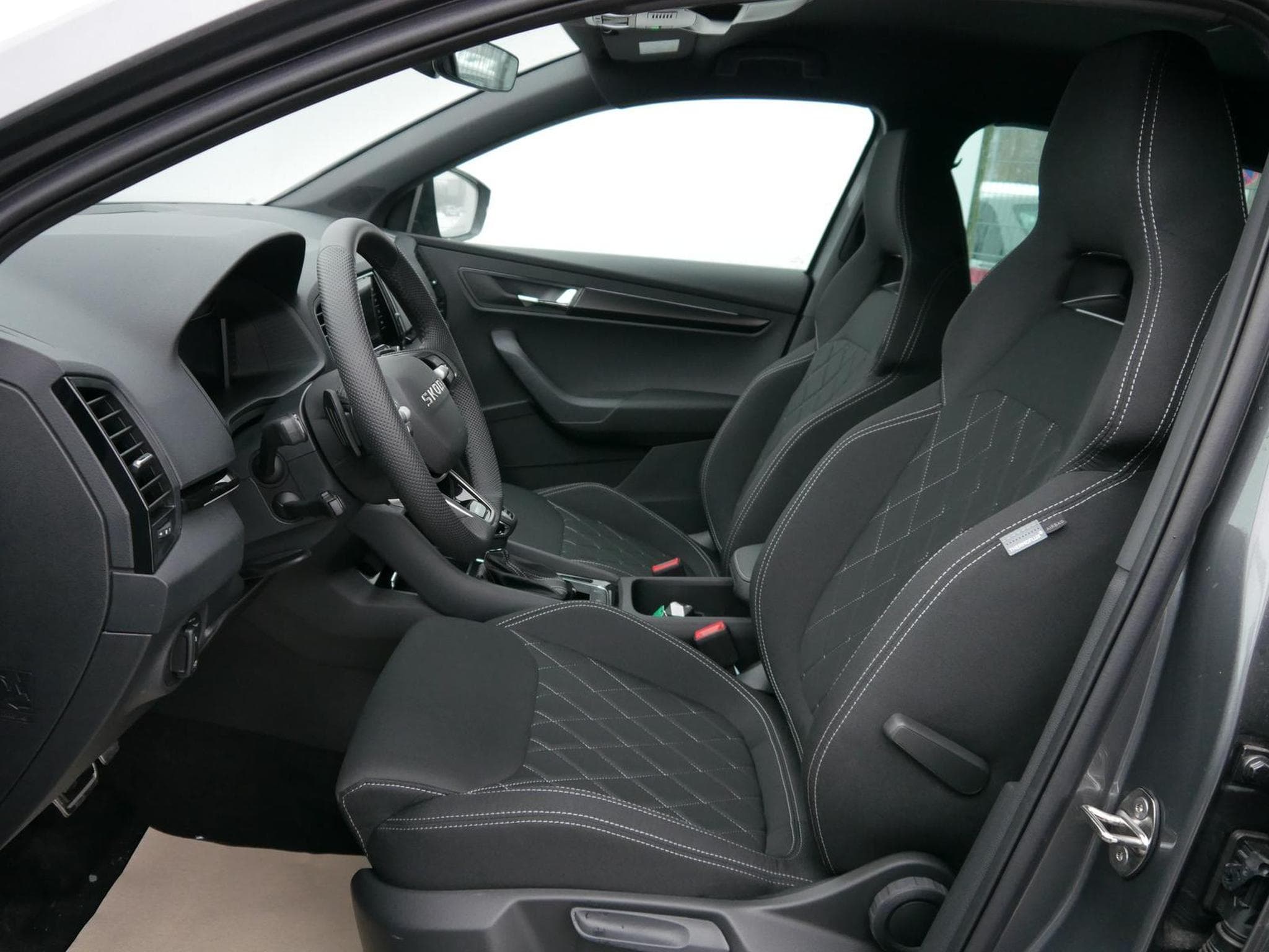 Skoda Karoq Sportline 2.0 TSI 4x4 DSG (2026) - Foto 10