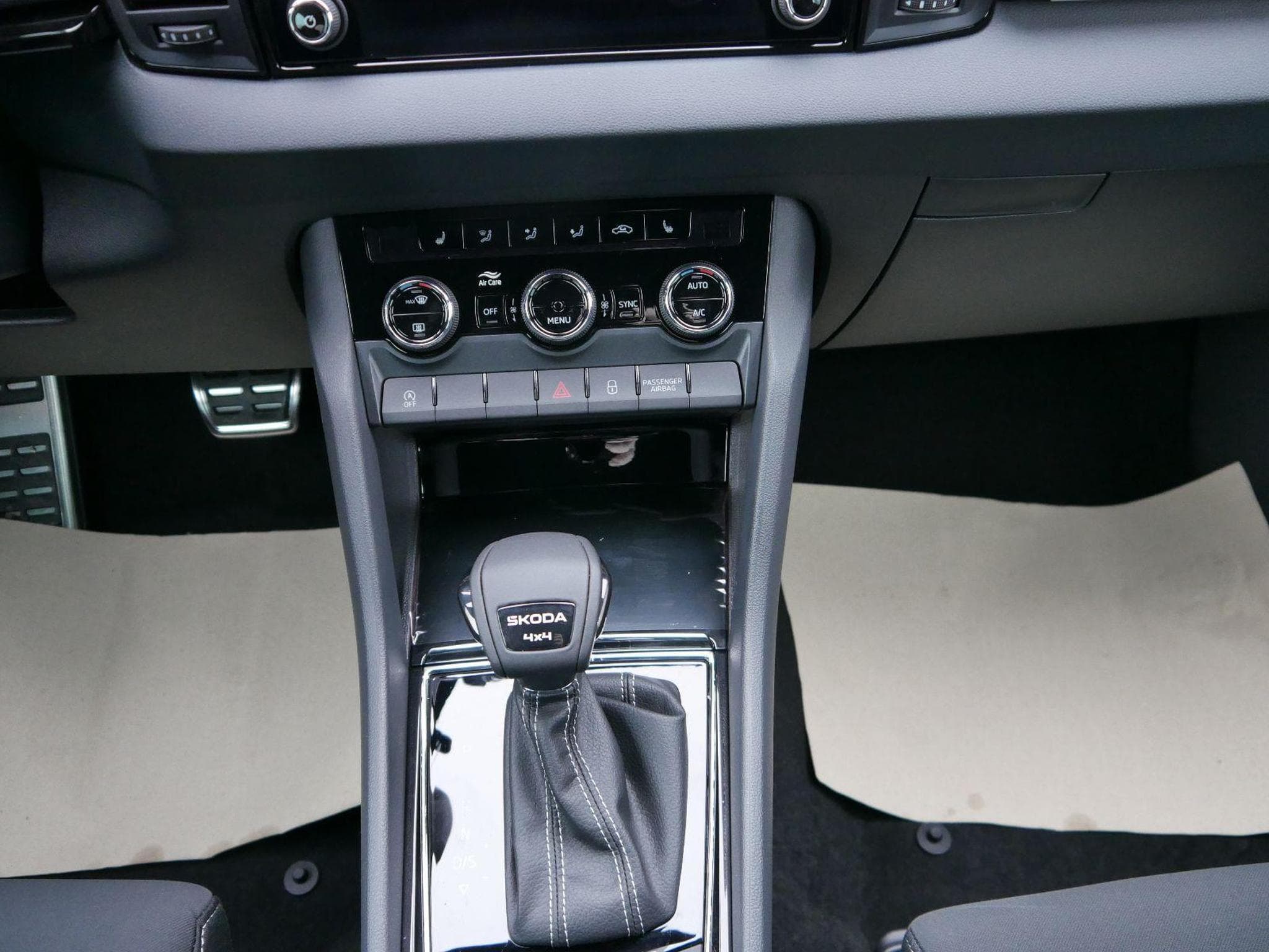 Skoda Karoq Sportline 2.0 TSI 4x4 DSG (2026) - Foto 11