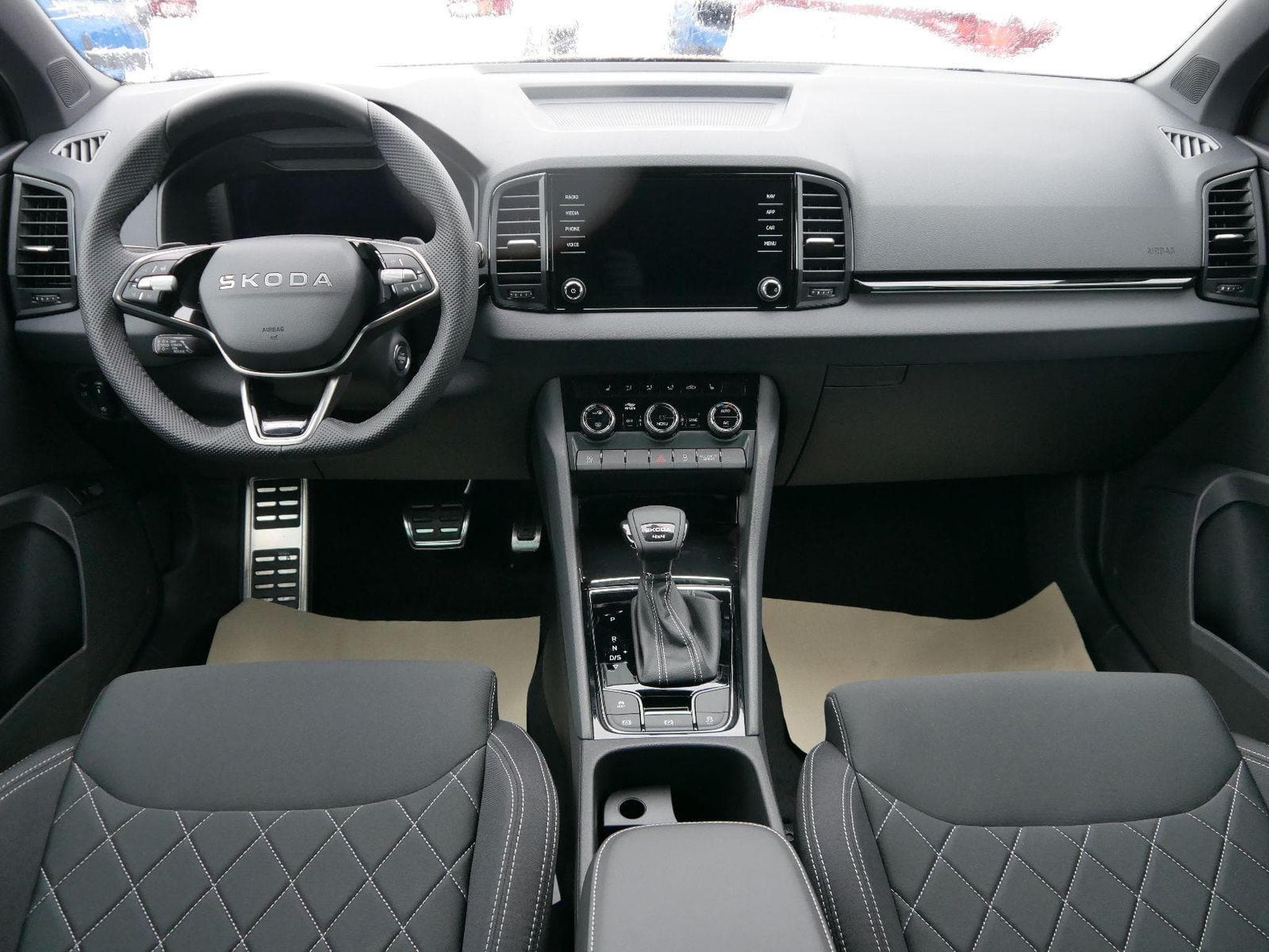 Skoda Karoq Sportline 2.0 TSI 4x4 DSG (2026) - Foto 12