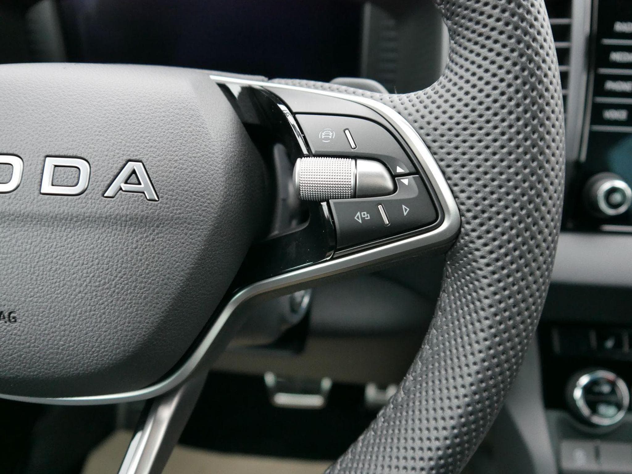 Skoda Karoq Sportline 2.0 TSI 4x4 DSG (2026) - Foto 15