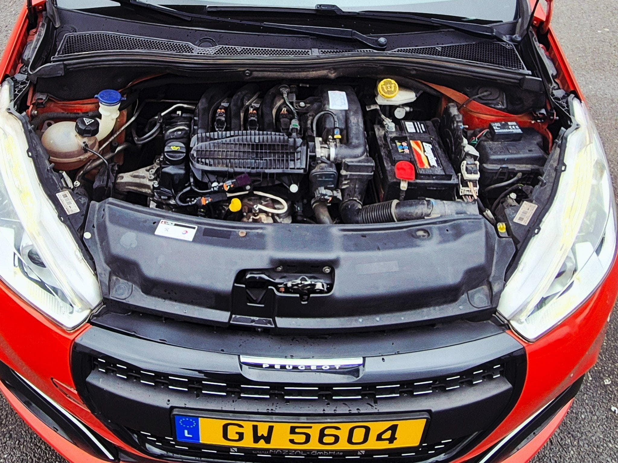 Peugeot 208 1.2 Orange Power  Restylée Sport (2015) - Foto 13