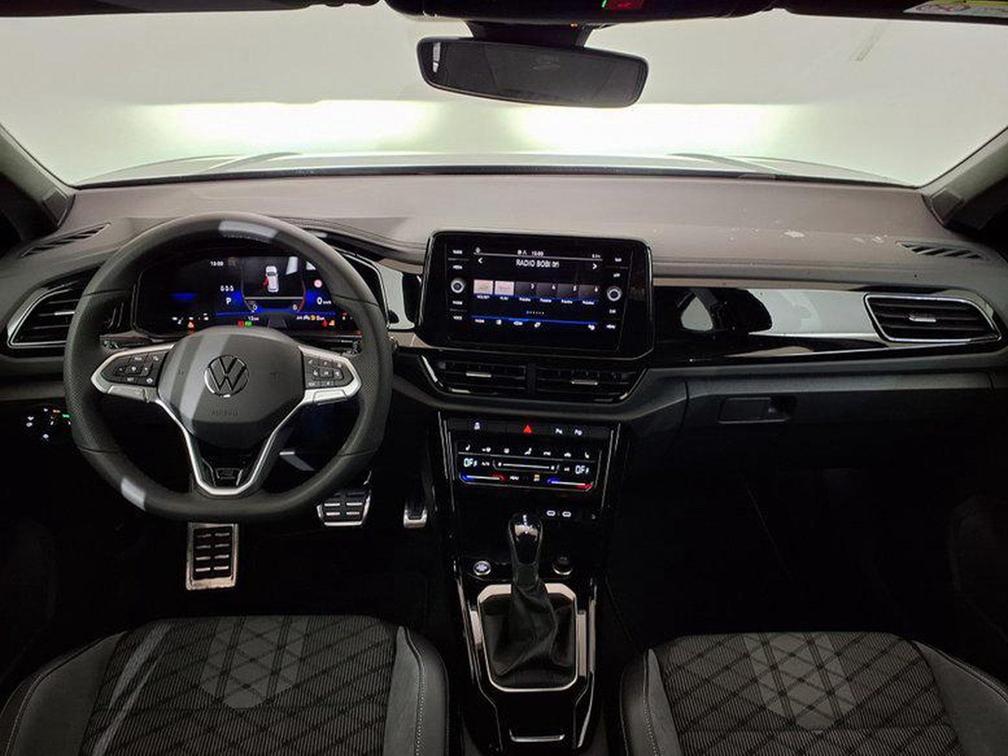 VW T-Roc R-Line 1.5 TSI 7-Gang-DSG (2026) - Foto 11