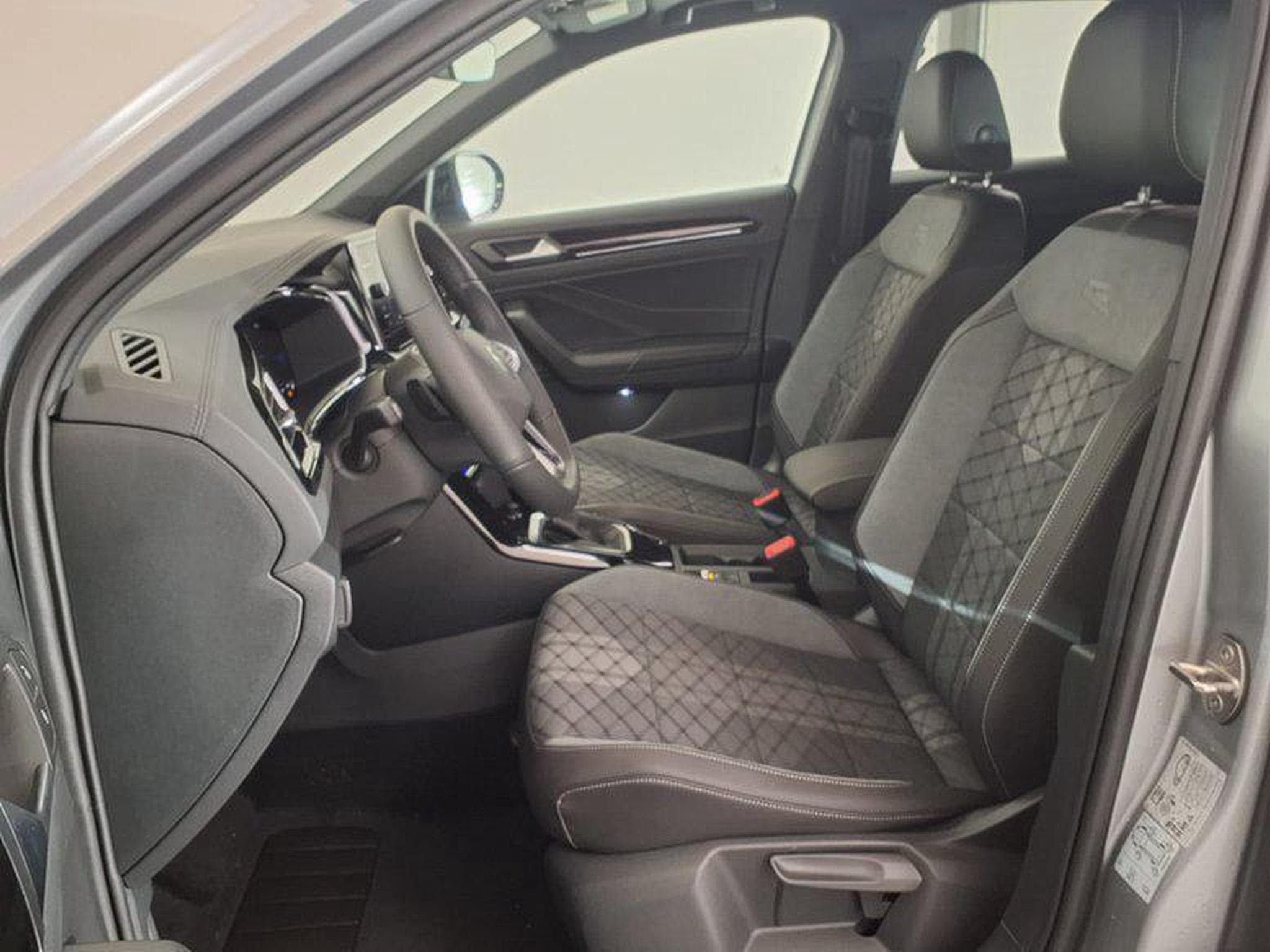 VW T-Roc R-Line 1.5 TSI 7-Gang-DSG (2026) - Foto 9