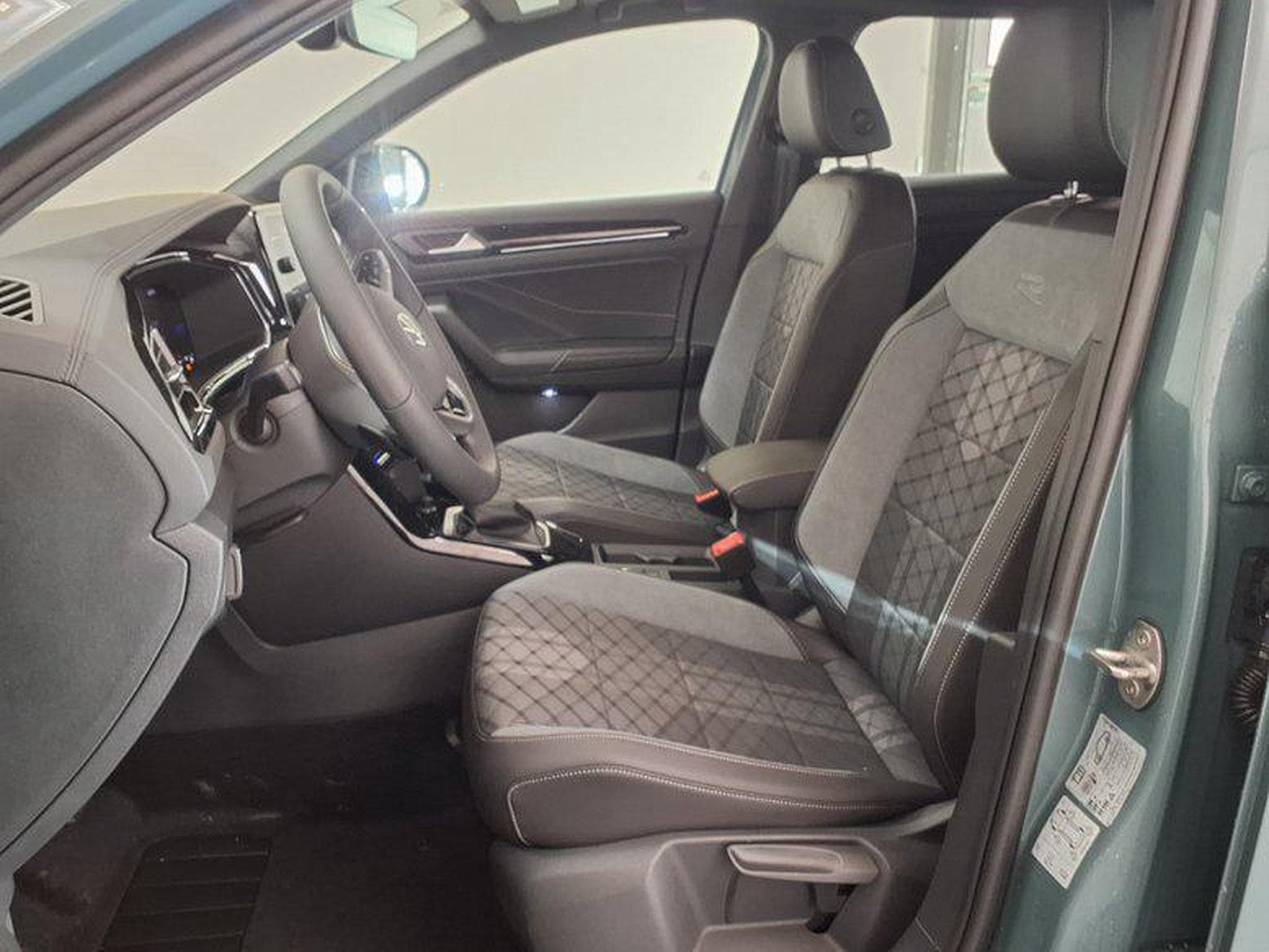 VW T-Roc R-Line 1.5 TSI 7-Gang-DSG (2026) - Foto 9