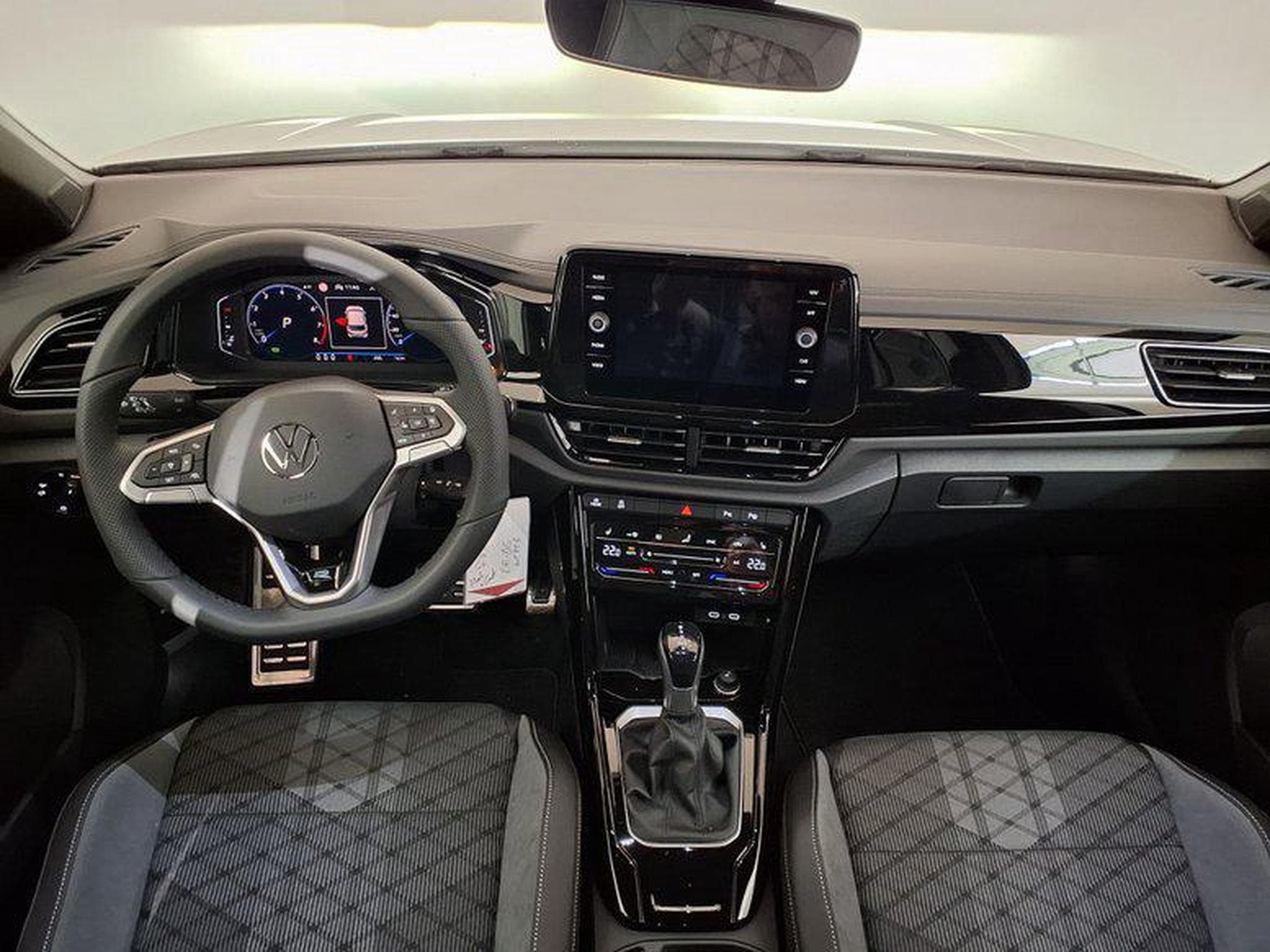 VW T-Roc R-Line 1.5 TSI 7-Gang-DSG (2025) - Foto 11