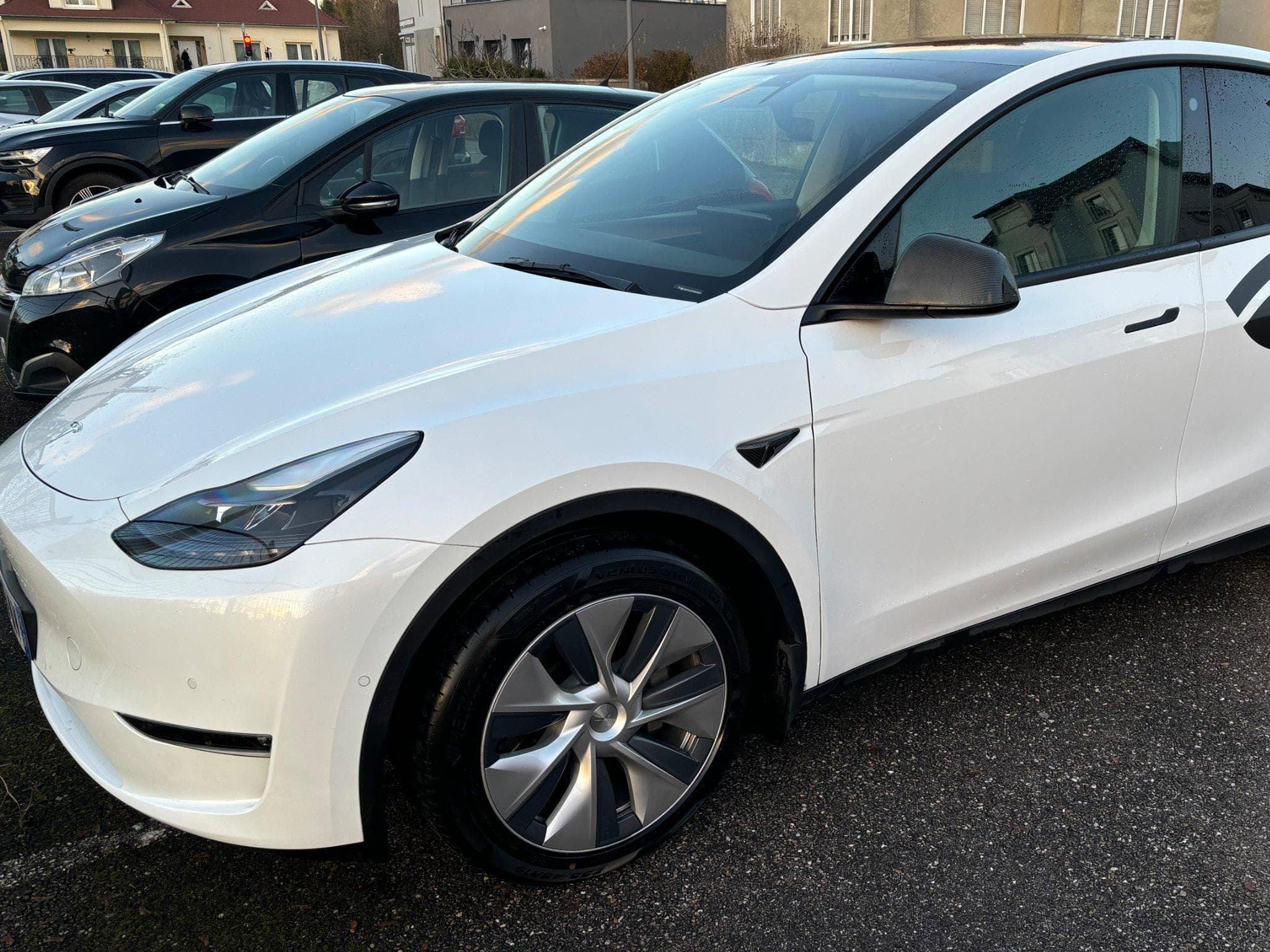Tesla Model Y Long Range AWD + attelage remorque (2022) - Photo 2