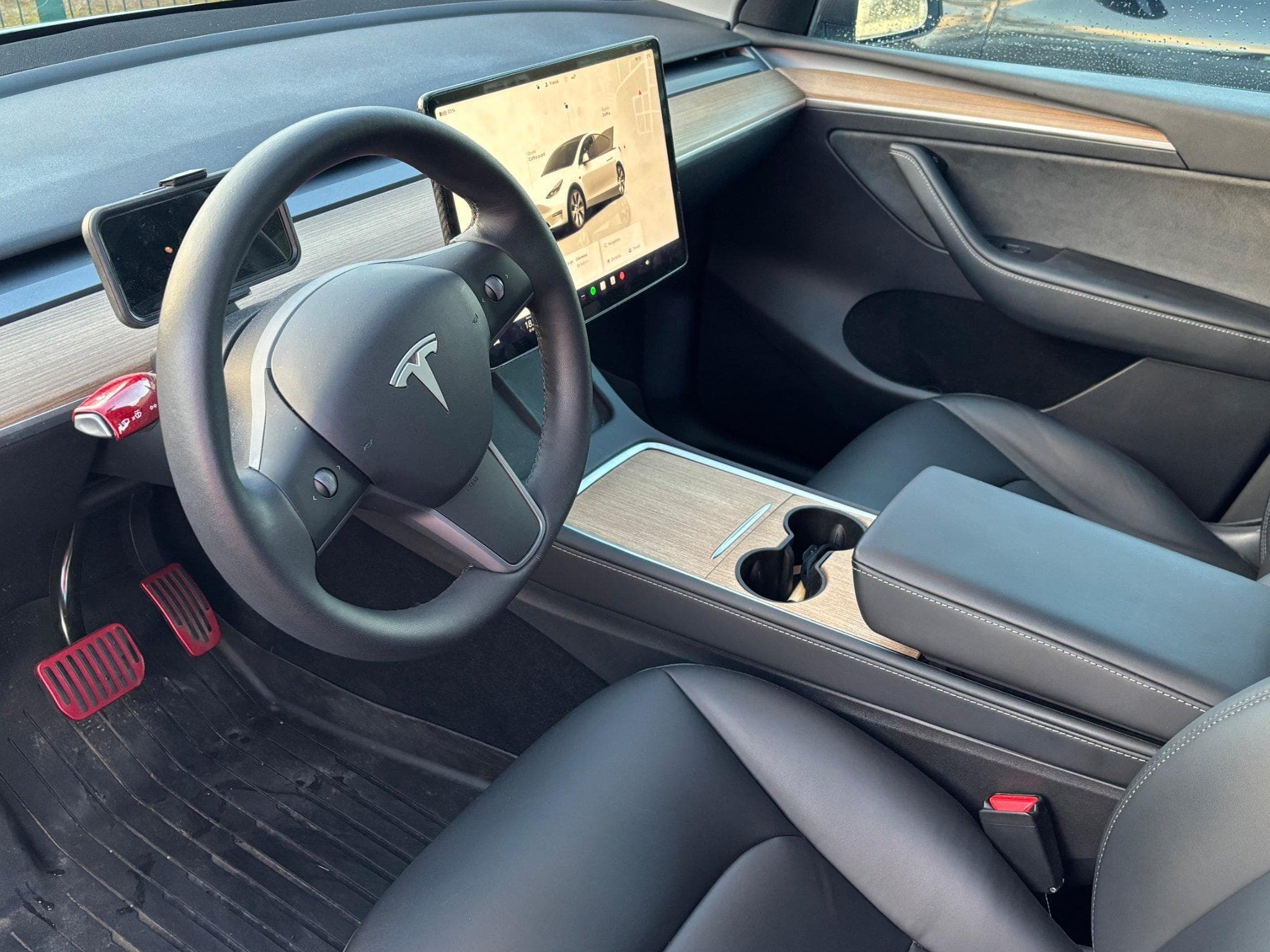 Tesla Model Y Long Range AWD + attelage remorque (2022) - Photo 3