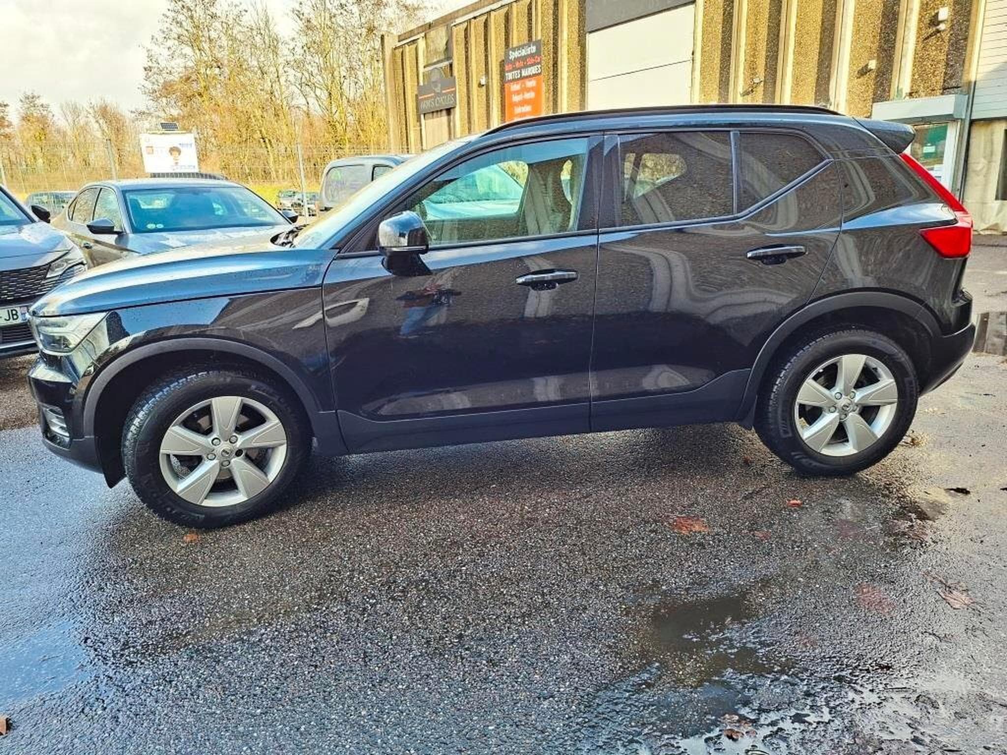 Volvo XC40 T2 Momentum (2021) - Photo 2