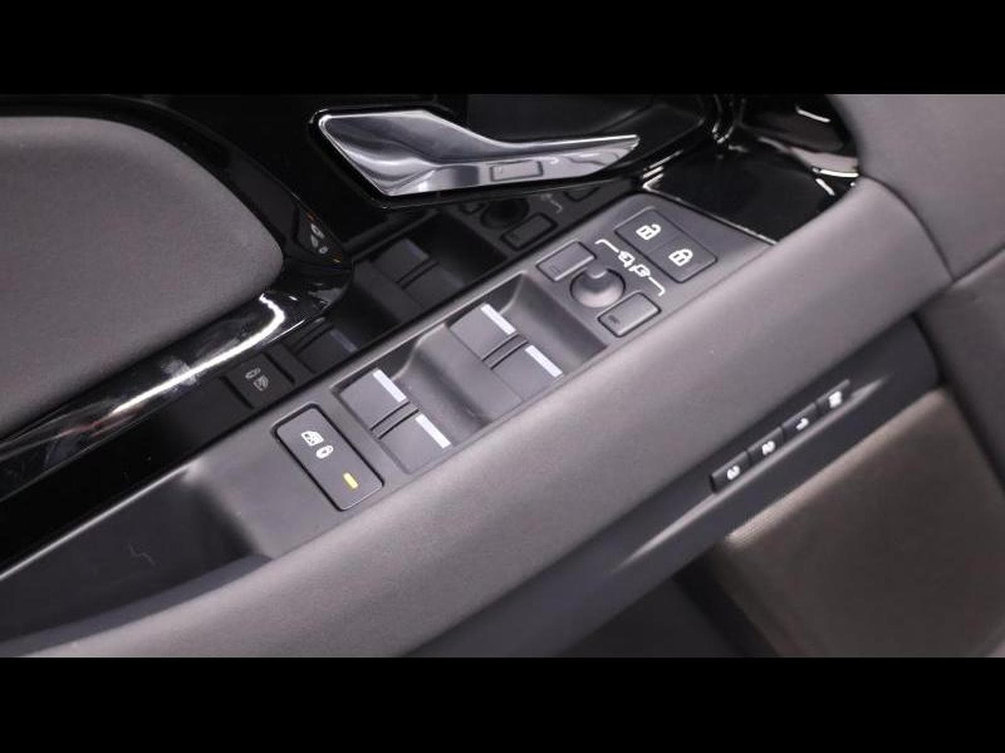 Land-Rover Range Rover Evoque D165 Dynamic SE AWD Auto (2025) - Photo 16