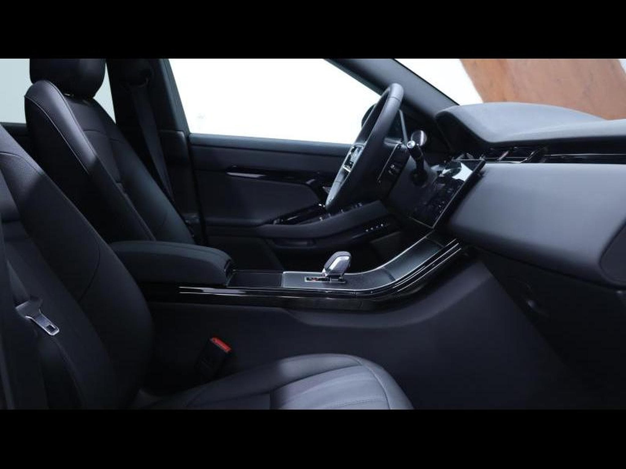 Land-Rover Range Rover Evoque D165 Dynamic SE AWD Auto (2025) - Photo 9