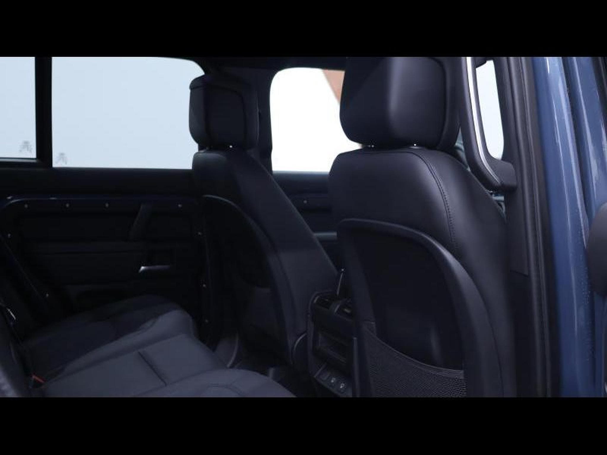 Land-Rover Defender 110 D200 X-Dynamic SE AWD Auto (2026) - Photo 12