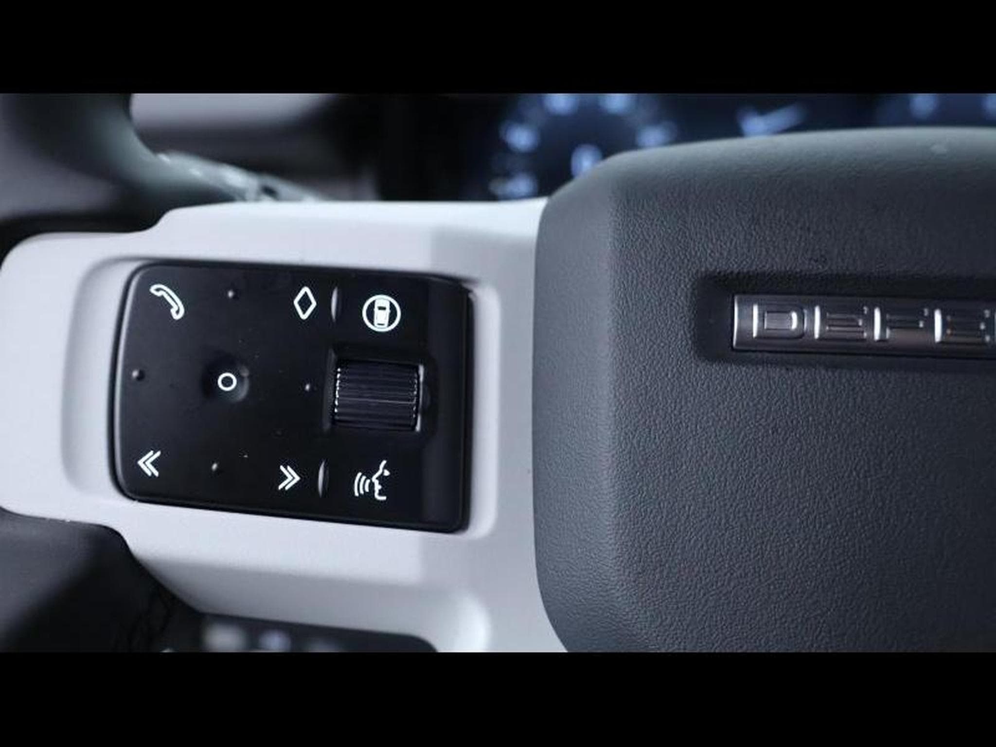 Land-Rover Defender 110 D200 X-Dynamic SE AWD Auto (2026) - Photo 15