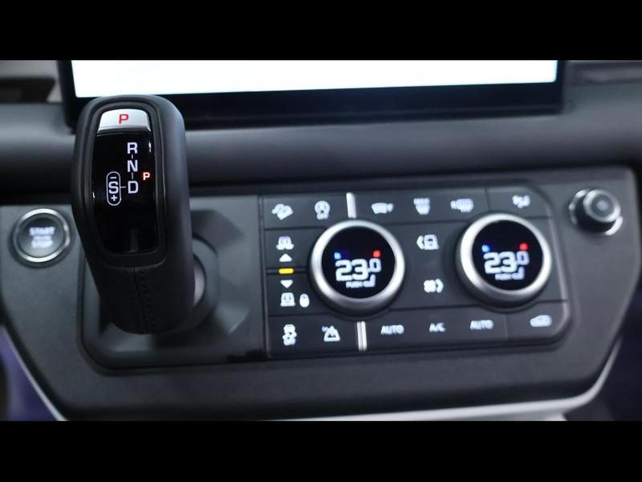 Land-Rover Defender 110 D200 X-Dynamic SE AWD Auto (2026) - Photo 17