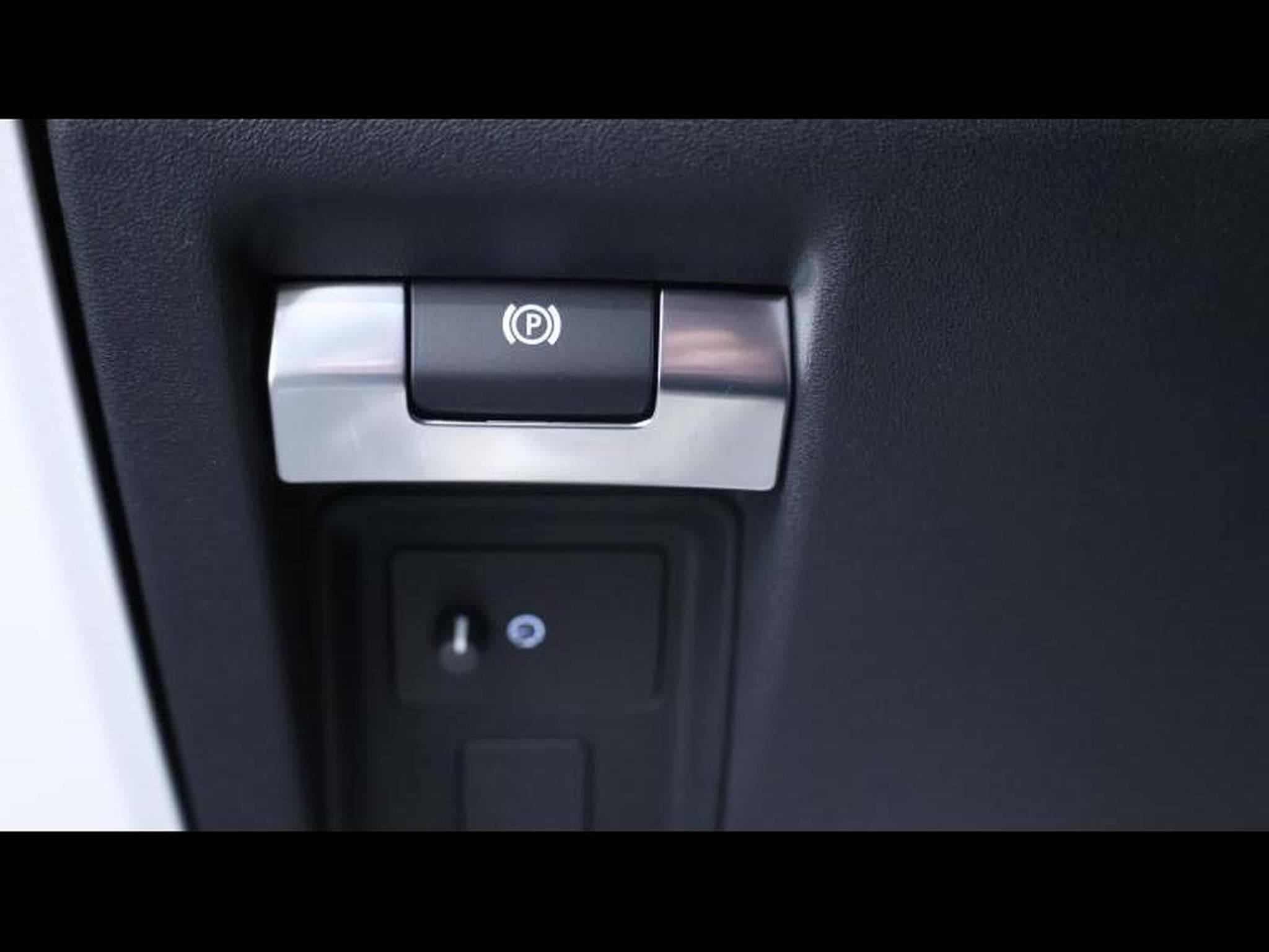 Land-Rover Defender 110 D200 X-Dynamic SE AWD Auto (2026) - Photo 26