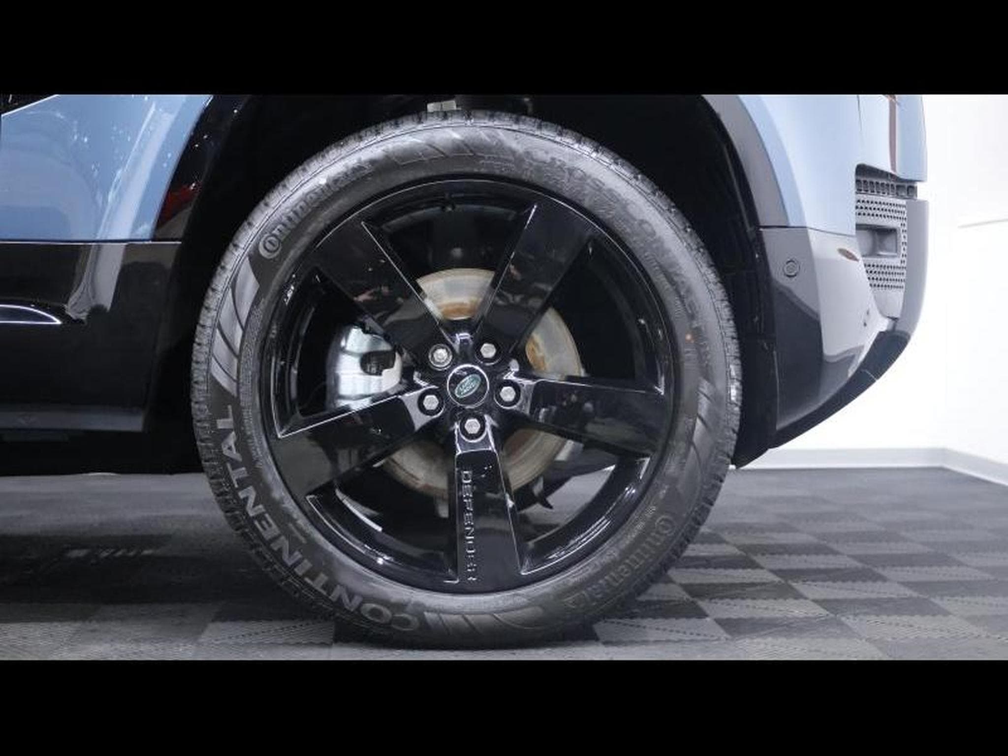 Land-Rover Defender 110 D200 X-Dynamic SE AWD Auto (2026) - Photo 9