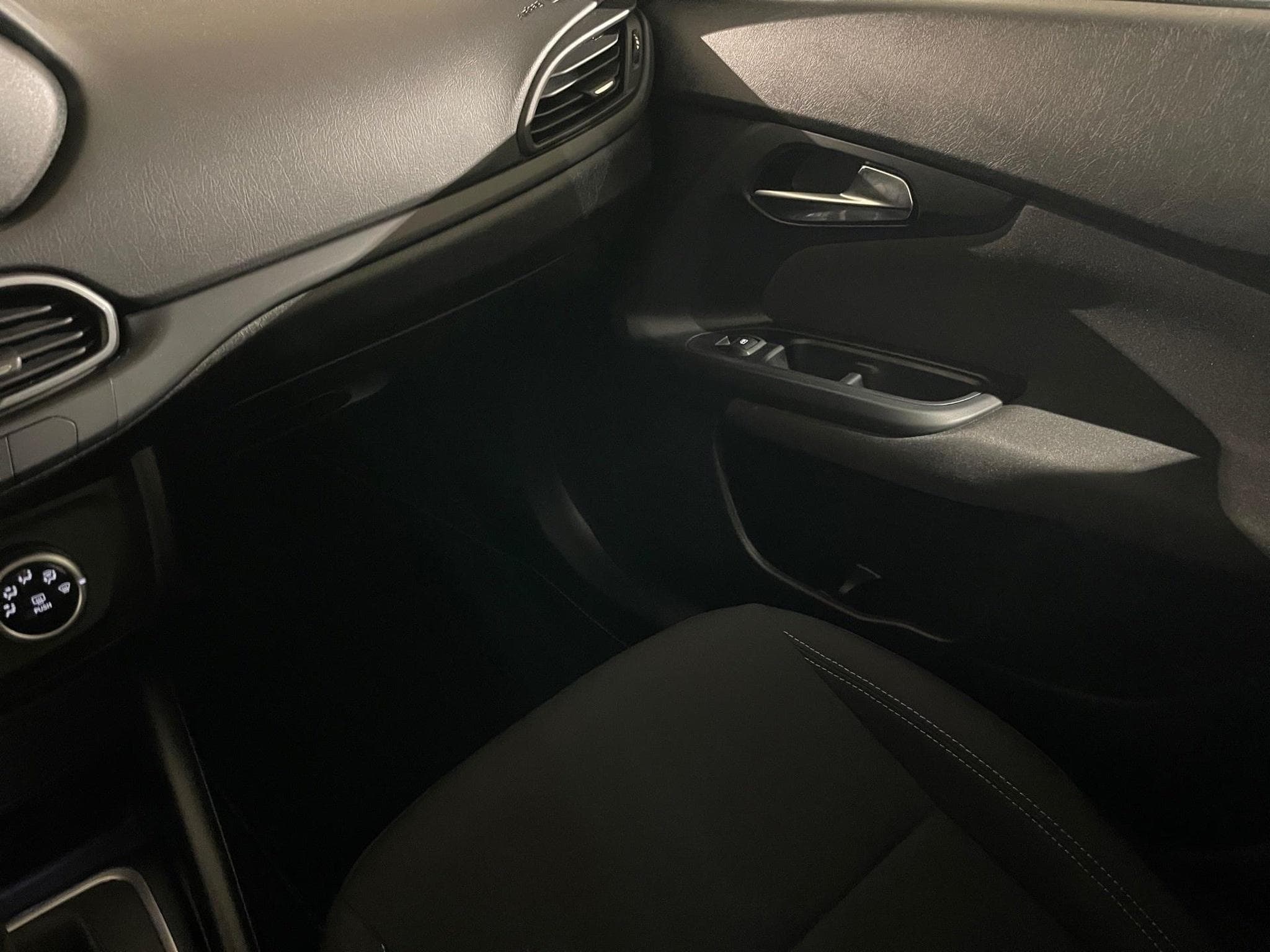 Fiat Tipo 1.5 HYBRIDE ESSENCE (2024) - Photo 9