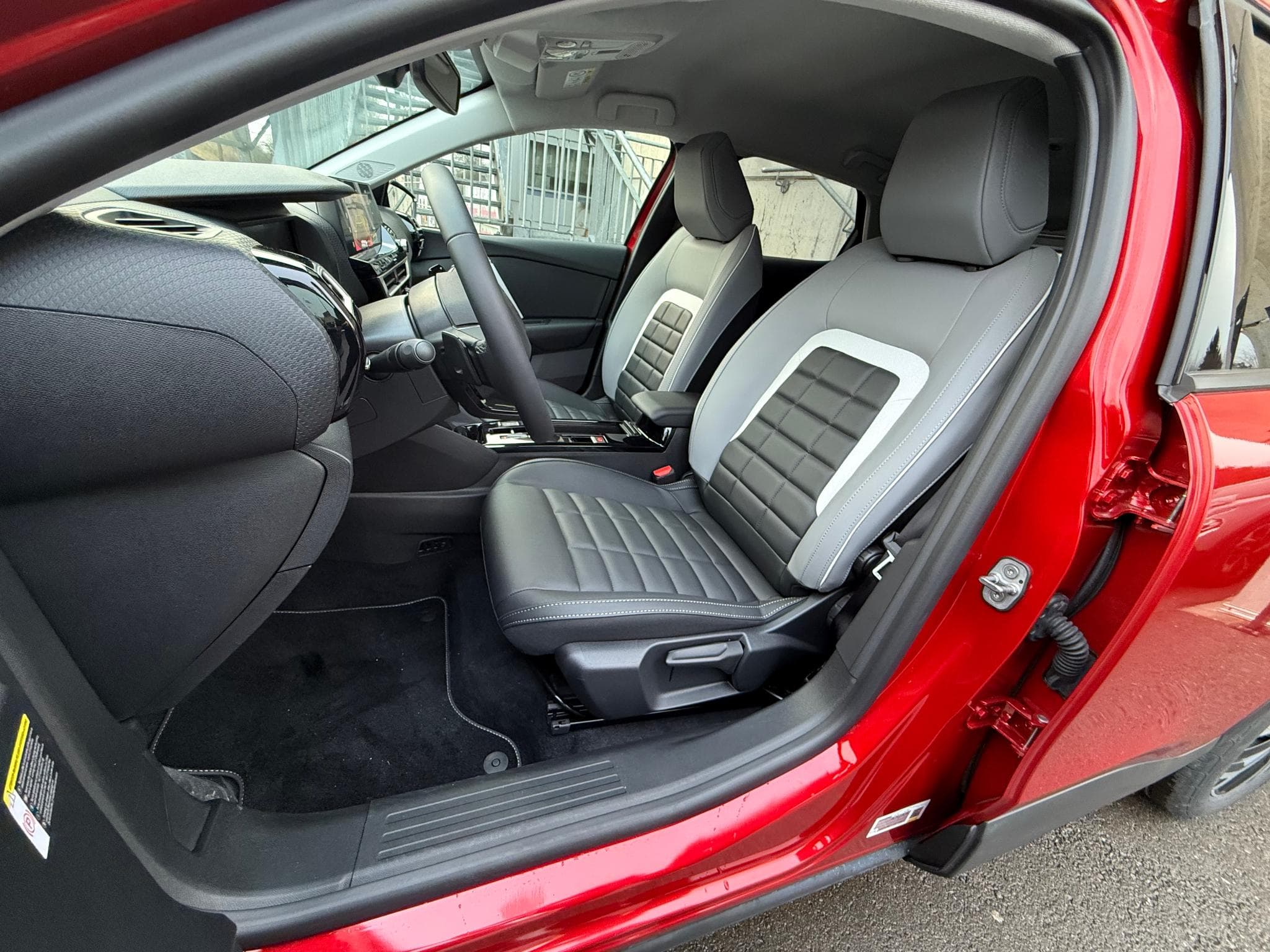 Citroën C4 1.2 HYBRID 145 E-DCS6 MAX (2025) - Foto 5