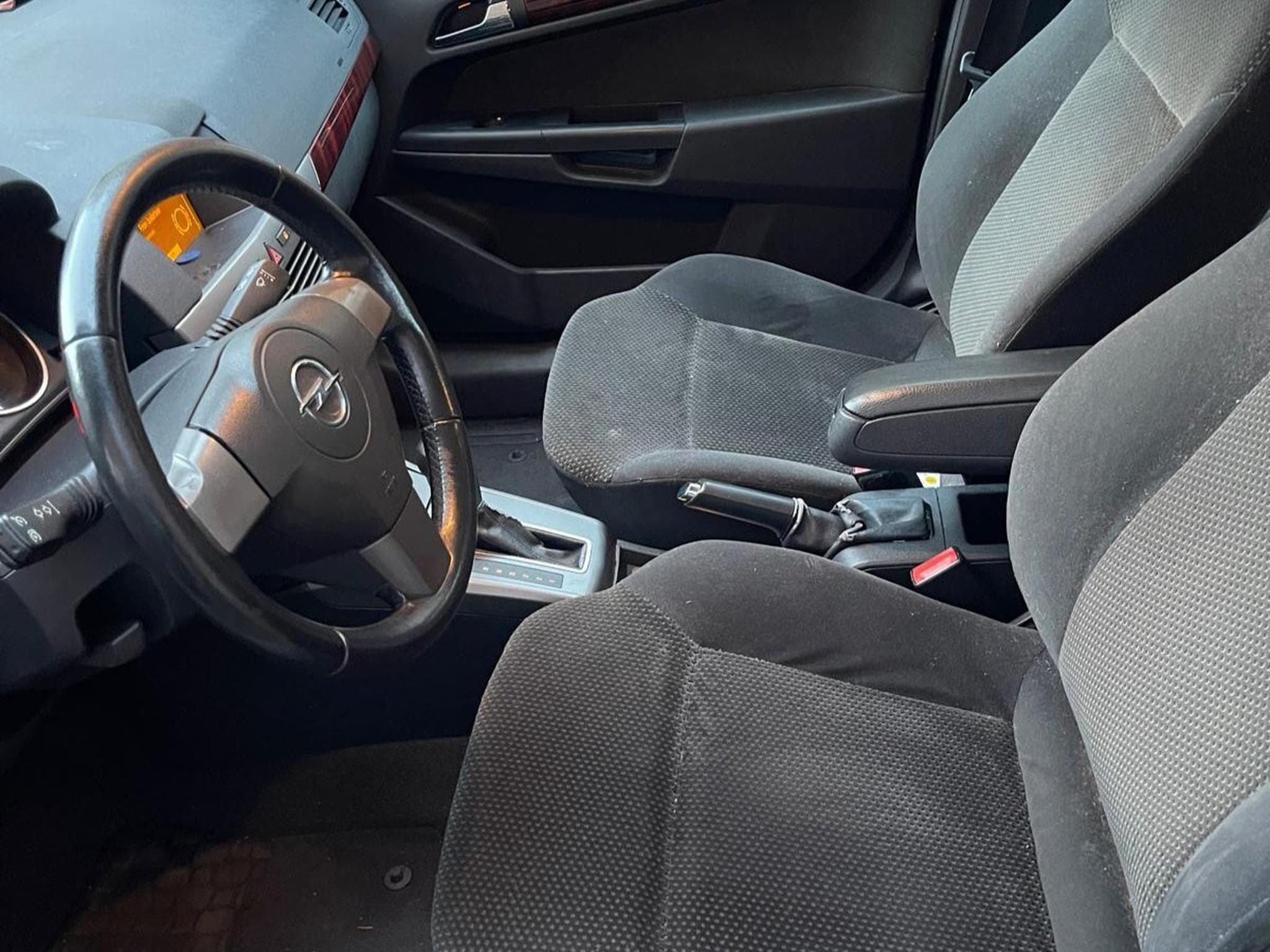 Opel Astra voiture (M1) (2004) - Photo 3