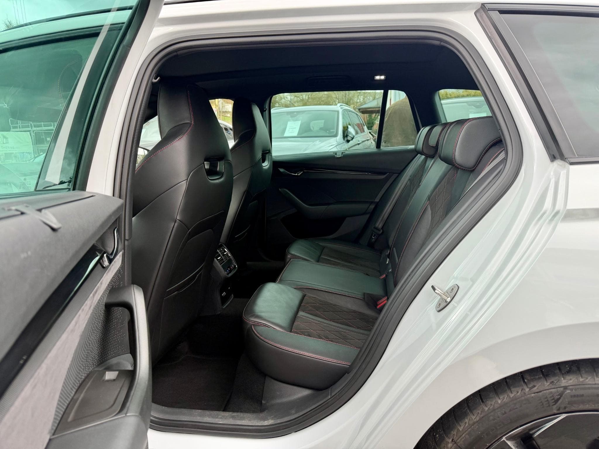 Skoda Octavia Combi 2.0 Tdi RS DSG PANO/CAM/ACC (2023) - Photo 11