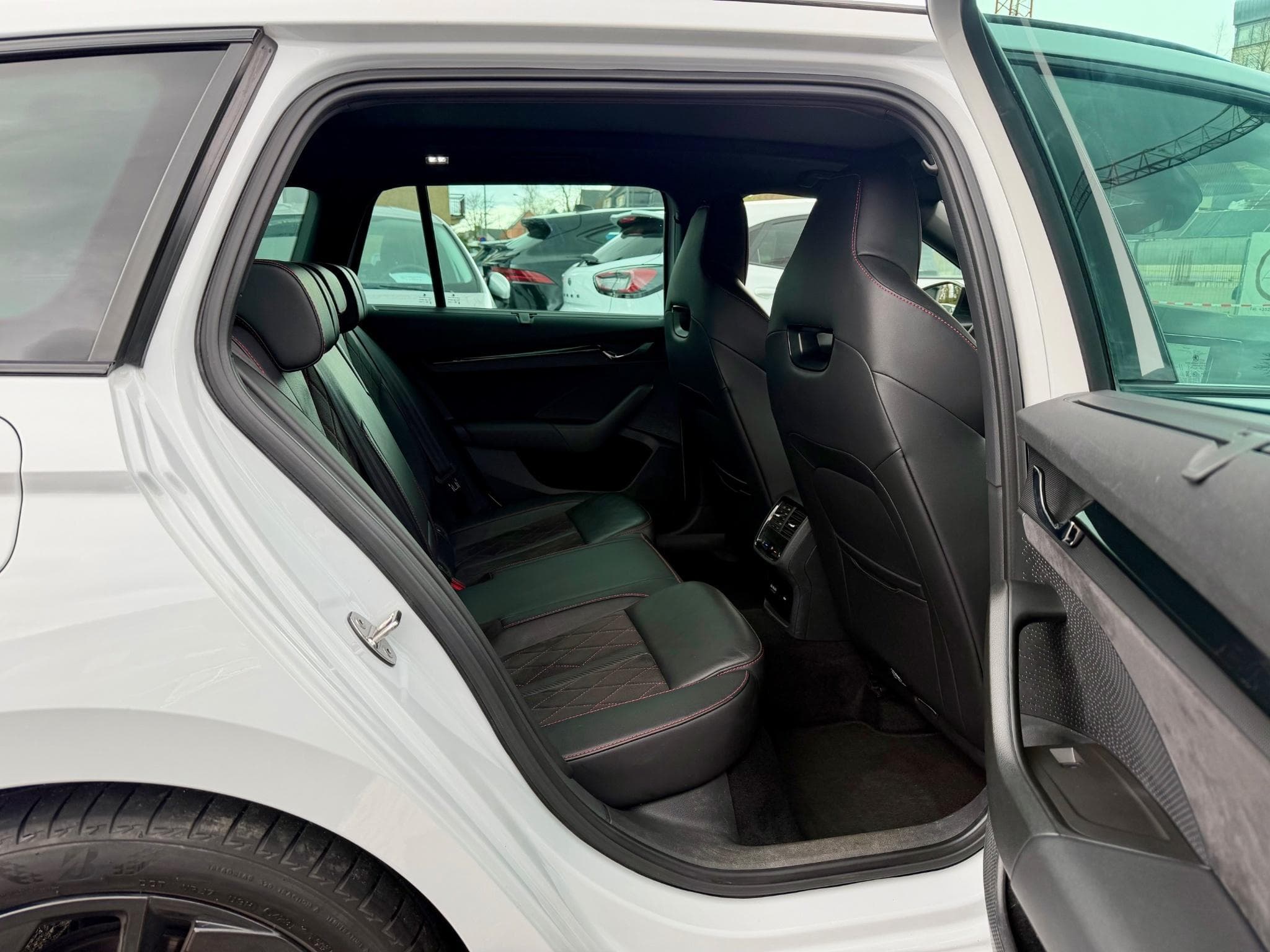 Skoda Octavia Combi 2.0 Tdi RS DSG PANO/CAM/ACC (2023) - Photo 10