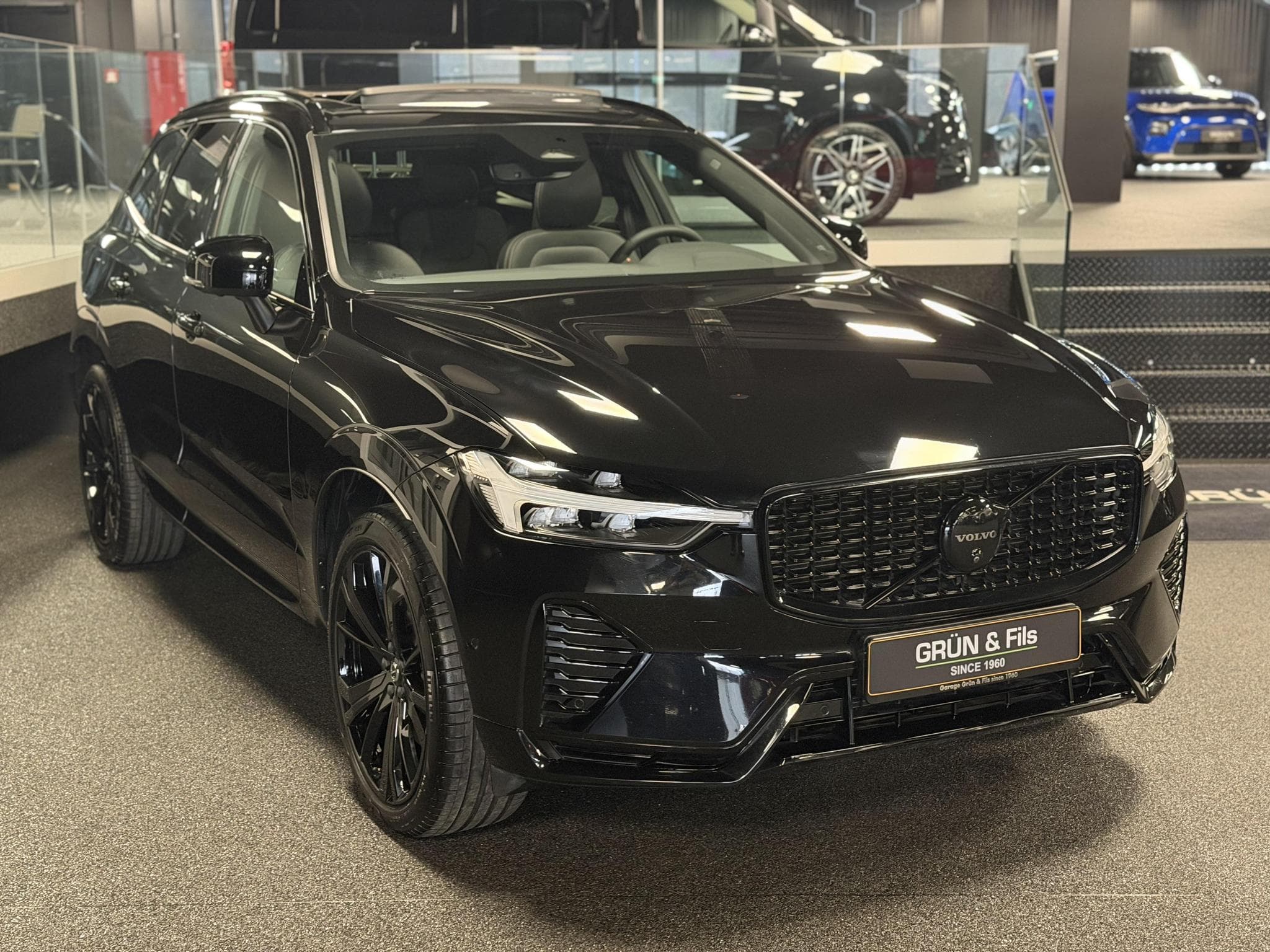 Volvo XC60 B5 AWD BLACK EDITION (2024) - Foto 1