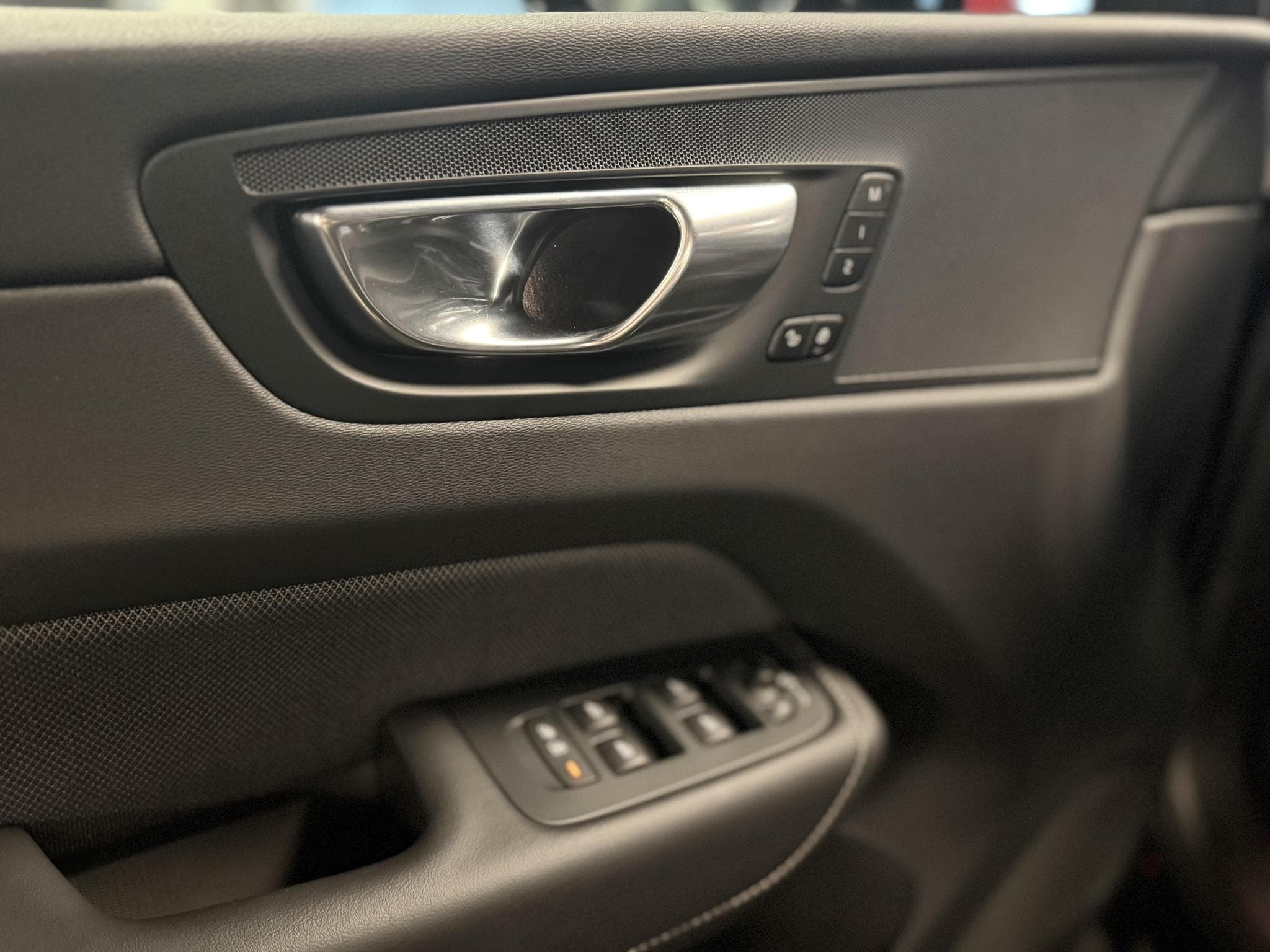 Volvo XC60 B5 AWD BLACK EDITION (2024) - Foto 10