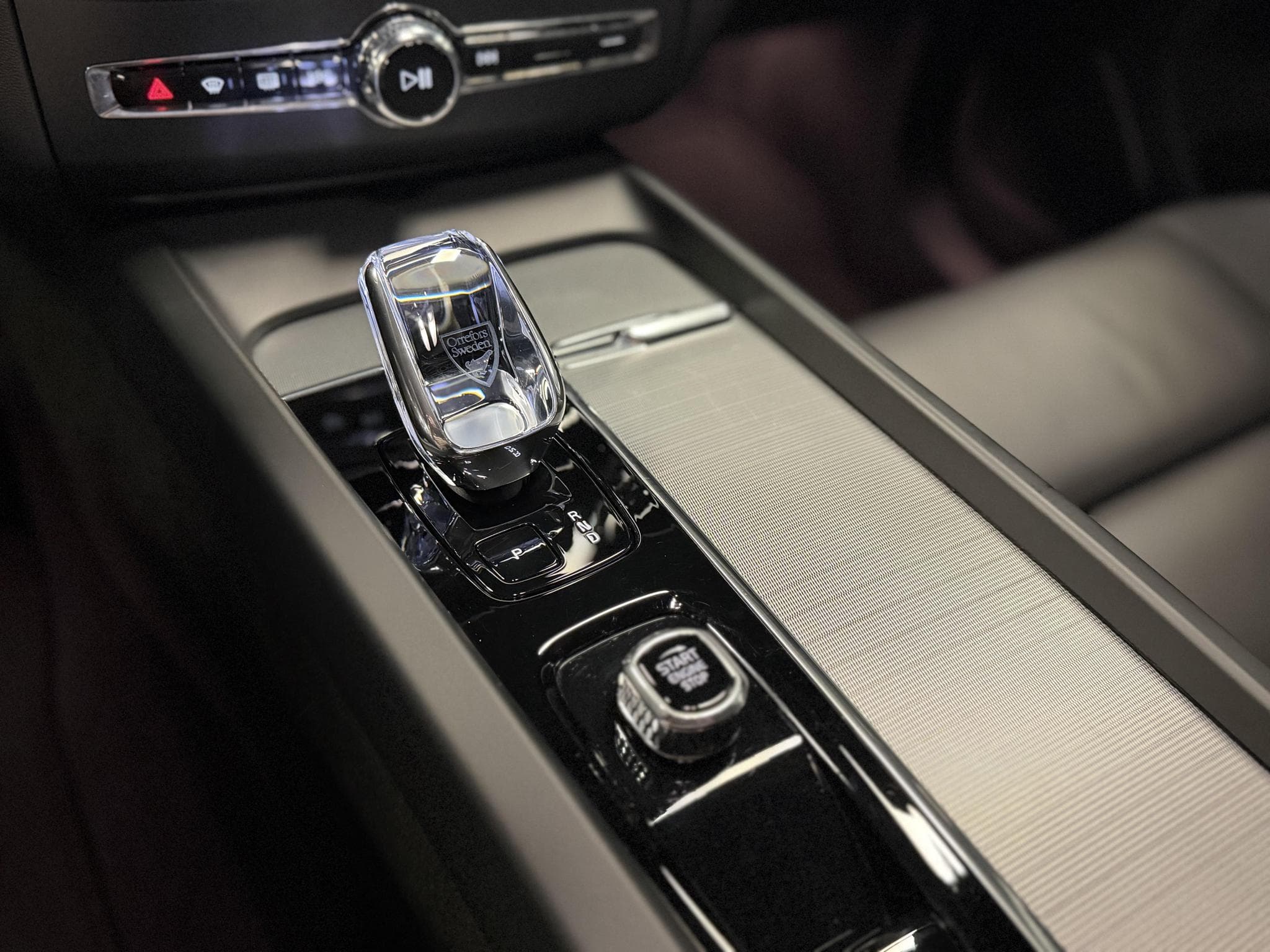 Volvo XC60 B5 AWD BLACK EDITION (2024) - Foto 11