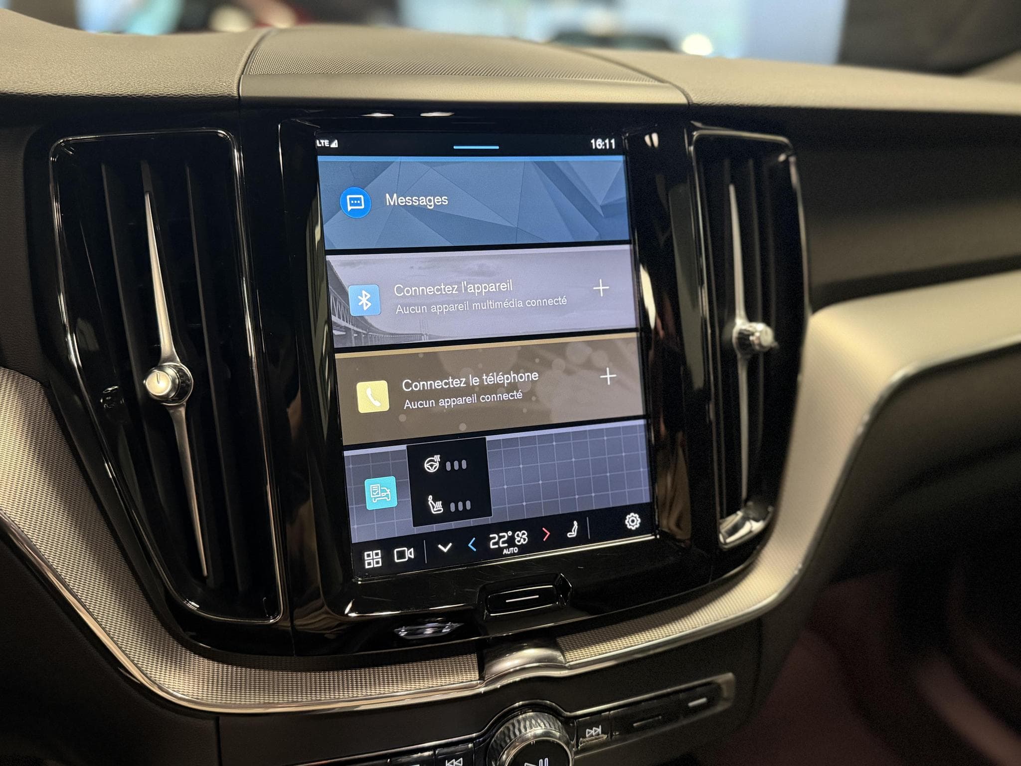 Volvo XC60 B5 AWD BLACK EDITION (2024) - Foto 12