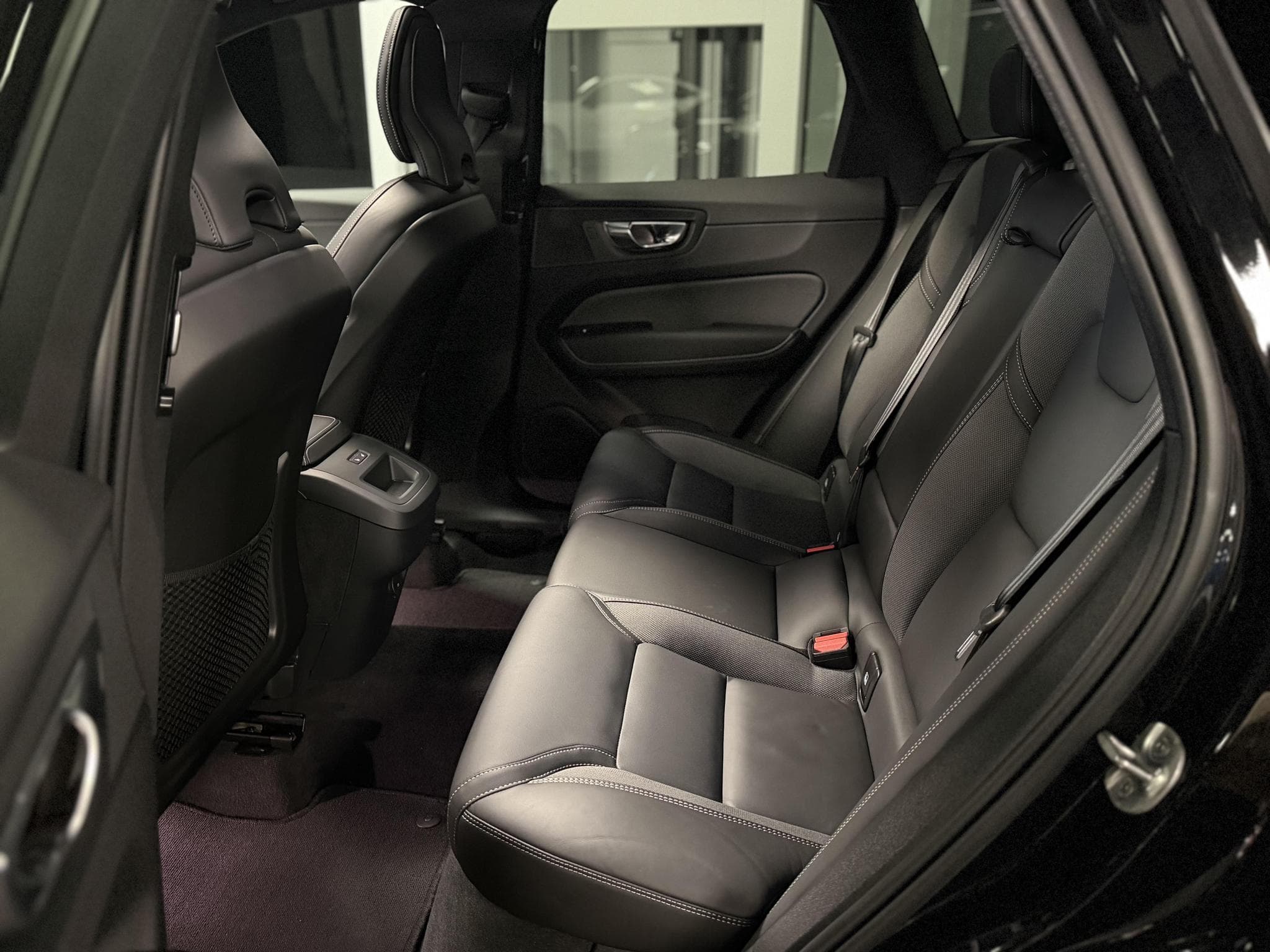 Volvo XC60 B5 AWD BLACK EDITION (2024) - Foto 14