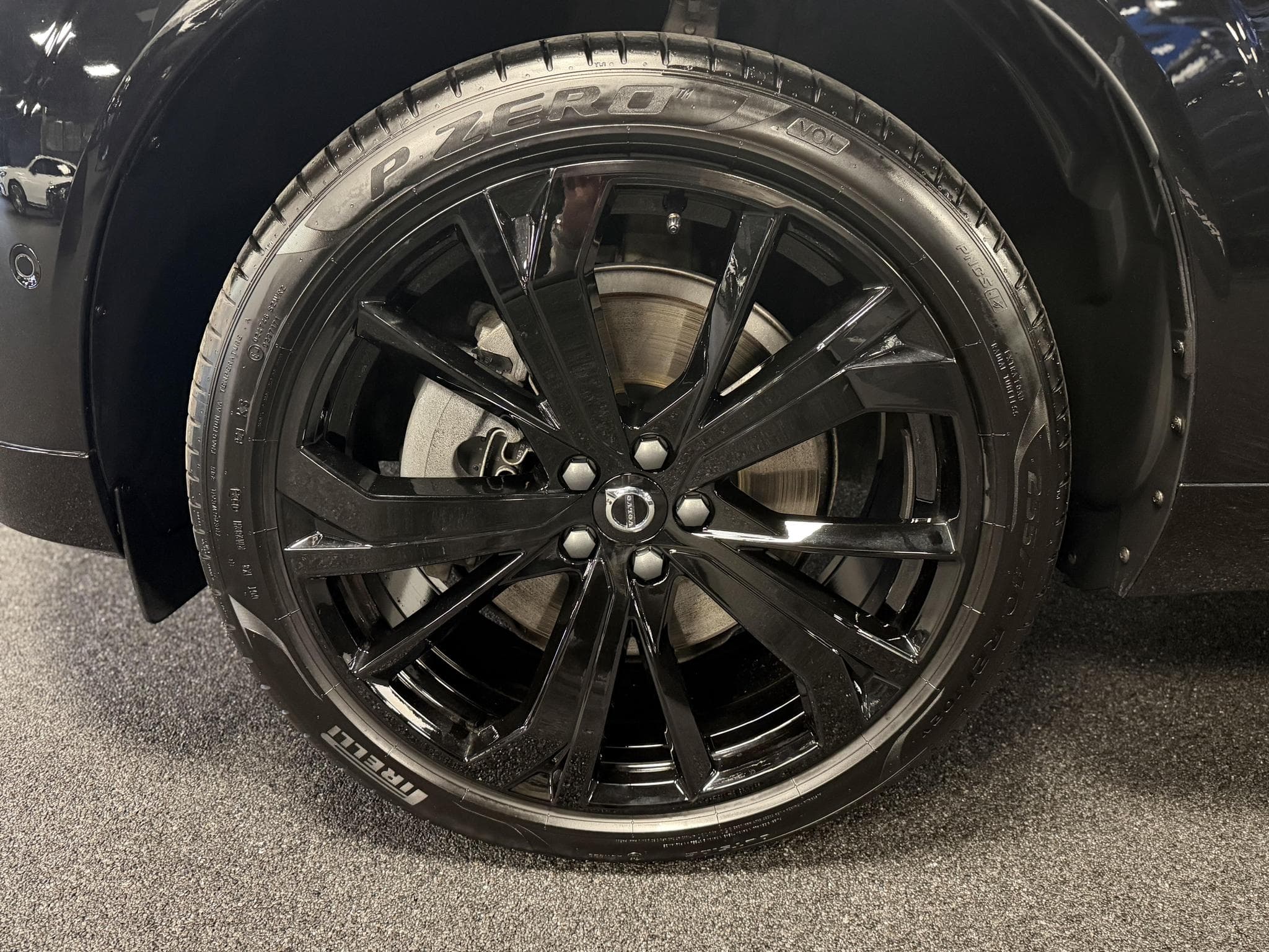 Volvo XC60 B5 AWD BLACK EDITION (2024) - Foto 5