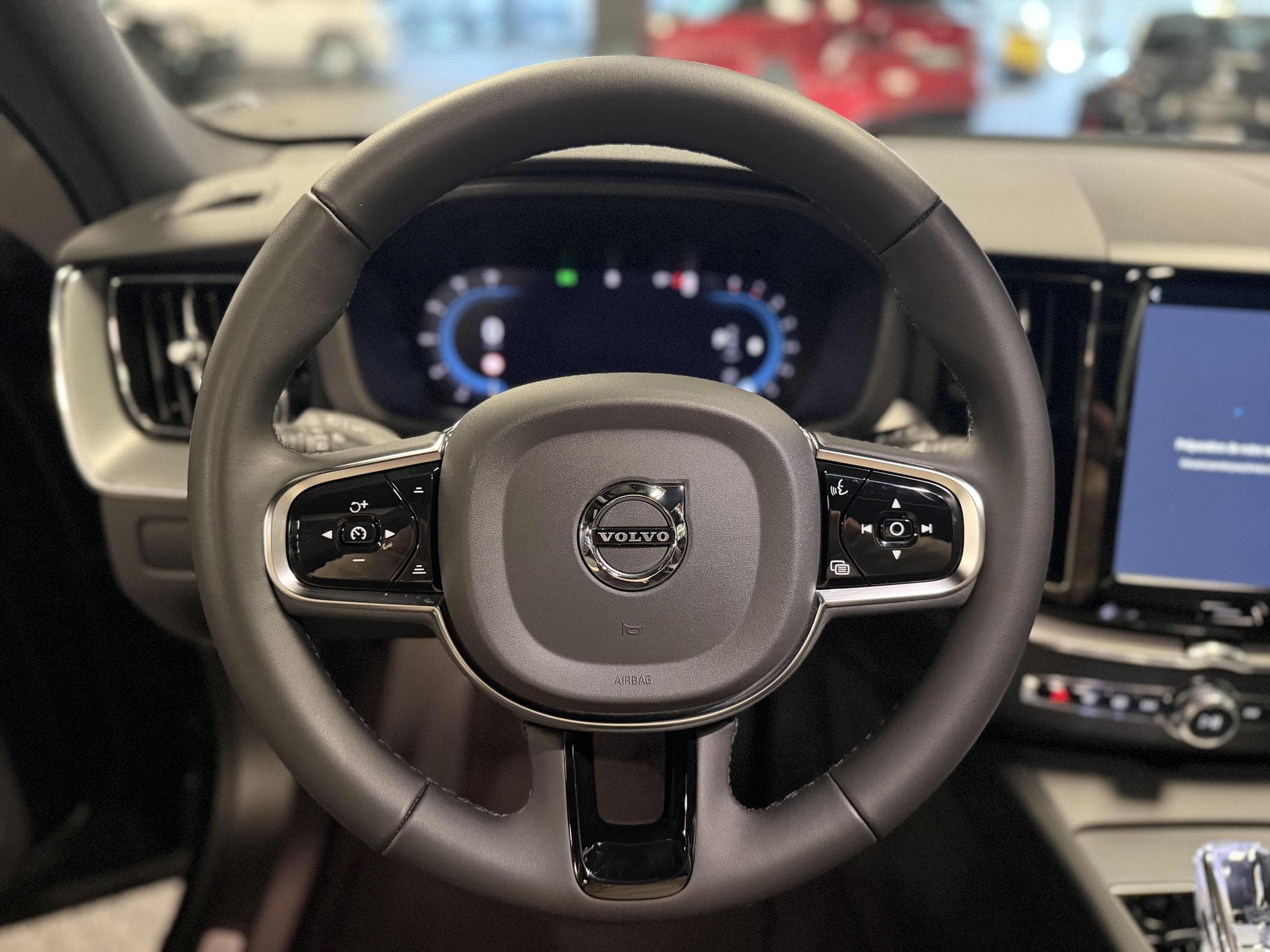 Volvo XC60 B5 AWD BLACK EDITION (2024) - Foto 8