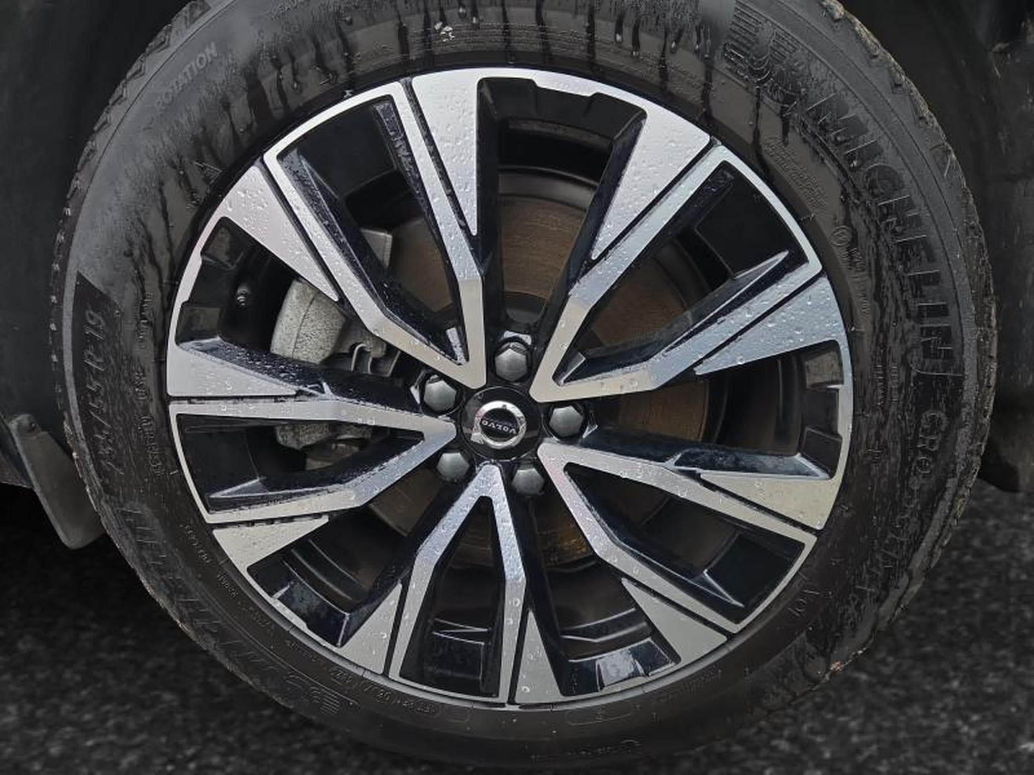 Volvo XC60 B4 Plus Dark / Essence (2024) - Foto 35